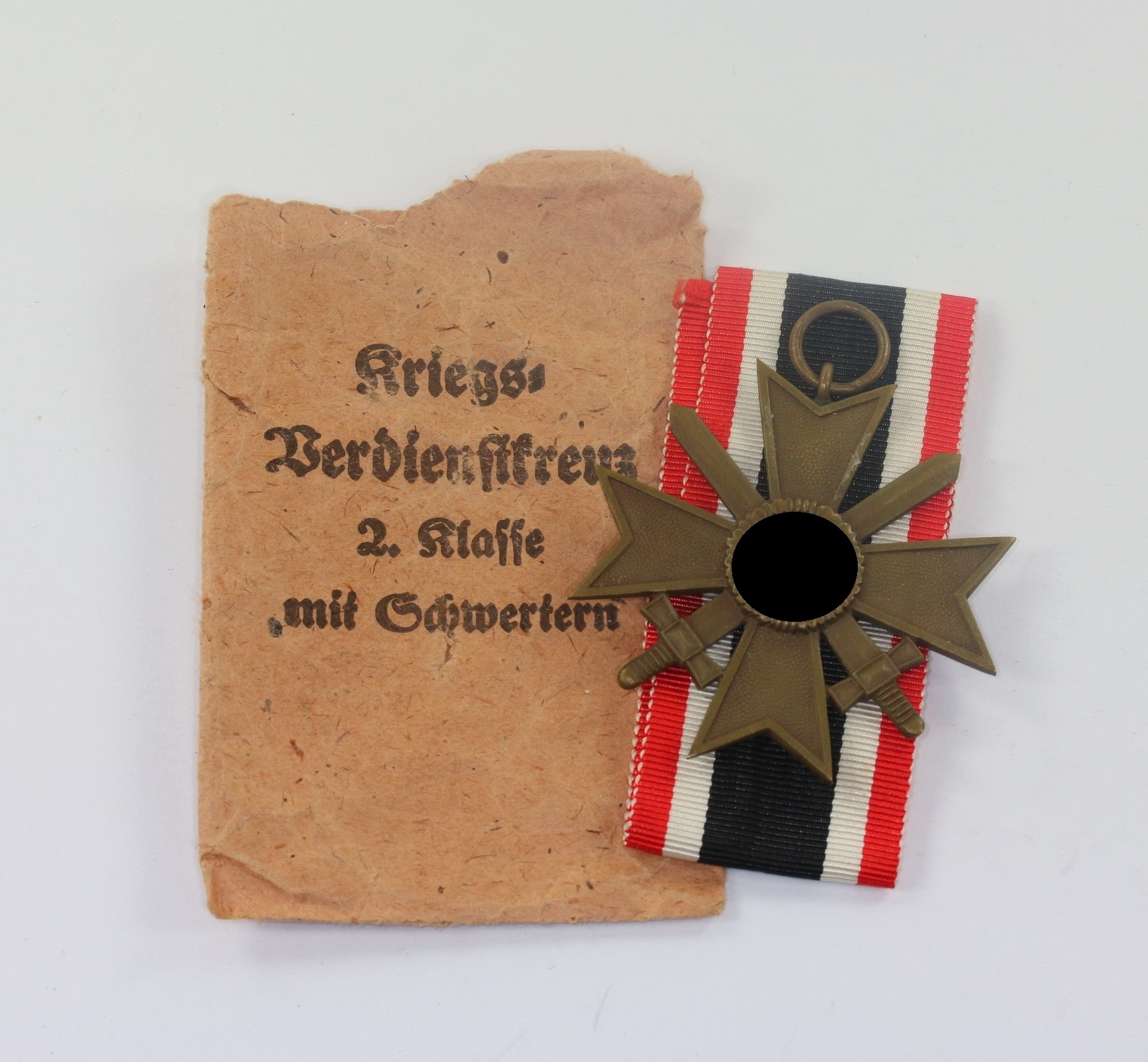 Kriegsverdienstkreuz 2. Klasse mit Schwertern, Hst. 11, in Verleihungstüte Grosmann & Co. Wien XV – Bild 1