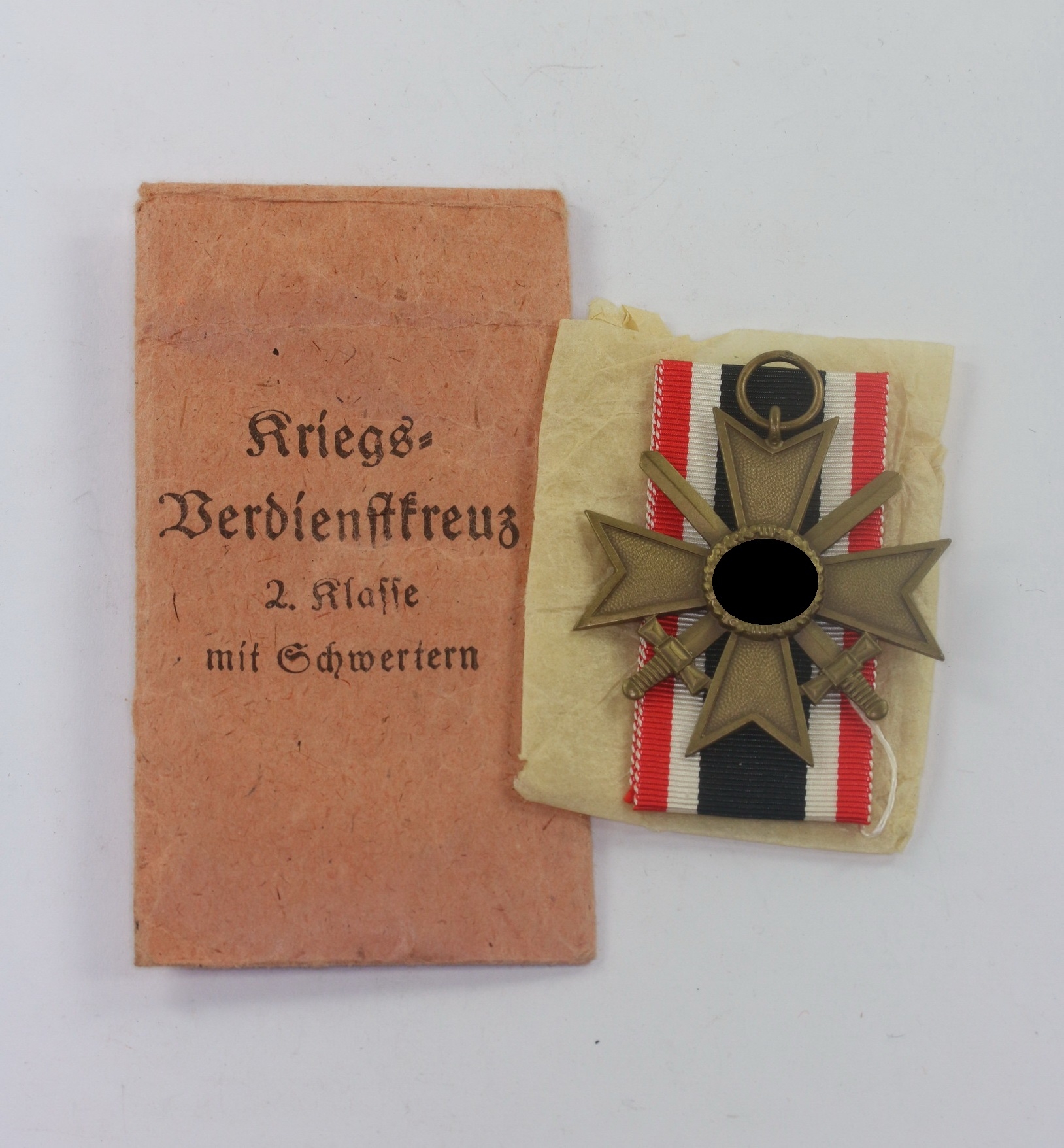 kriegsverdienstkreuz_2 War Merit Cross 2nd Class with Swords in Envelope. Maker 61, Rud. A. Karnath & Sohn Gablonz Gablonz a.N. – Bild 1