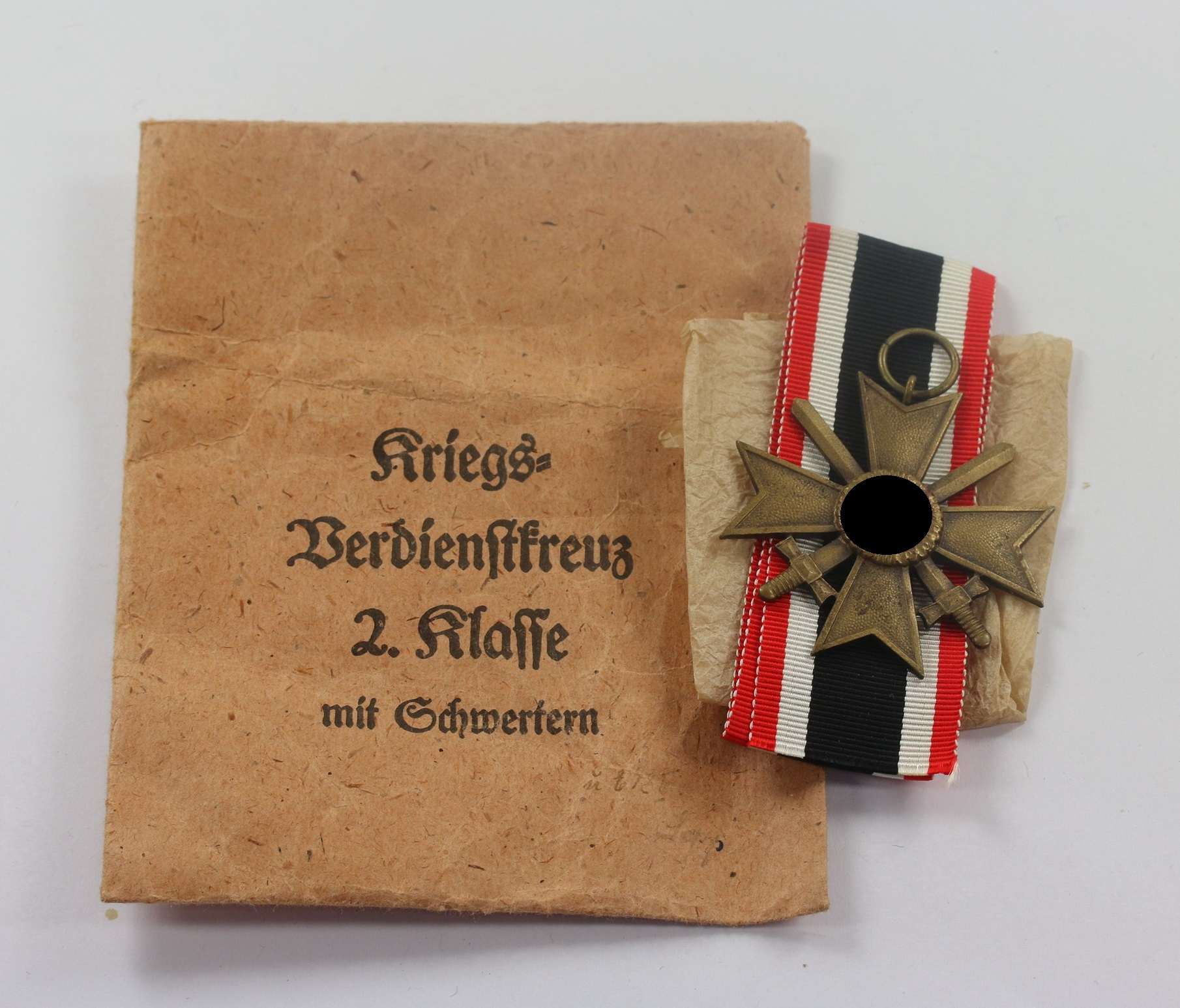 Kriegsverdienstkreuz 2. Klasse mit Schwertern, in Verleihungstüte Karl Hensler Porzheim – Bild 1