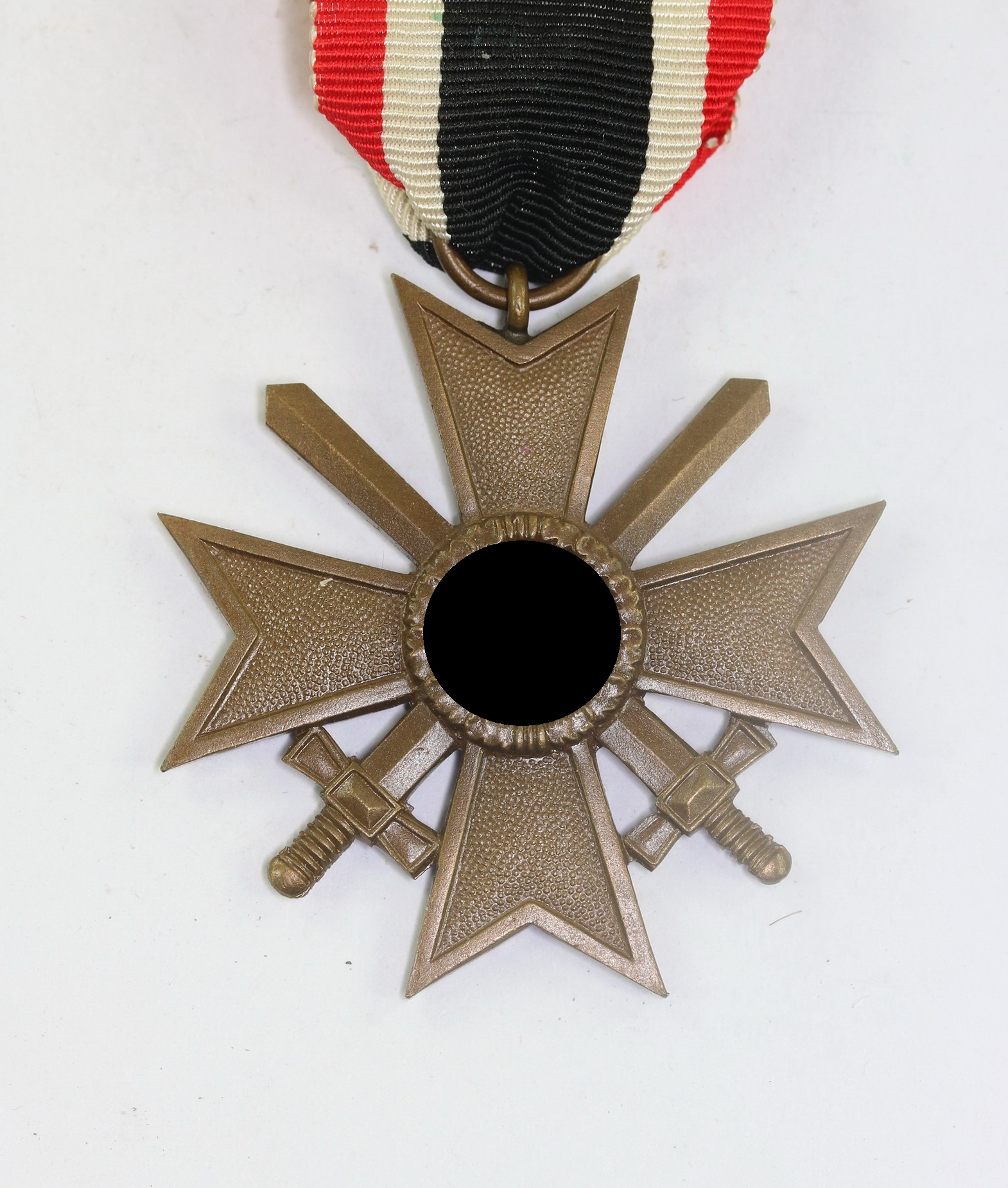 Kriegsverdienstkreuz 2. Klasse mit Schwertern, ohne Hersteller (Buntmetall) – Bild 1