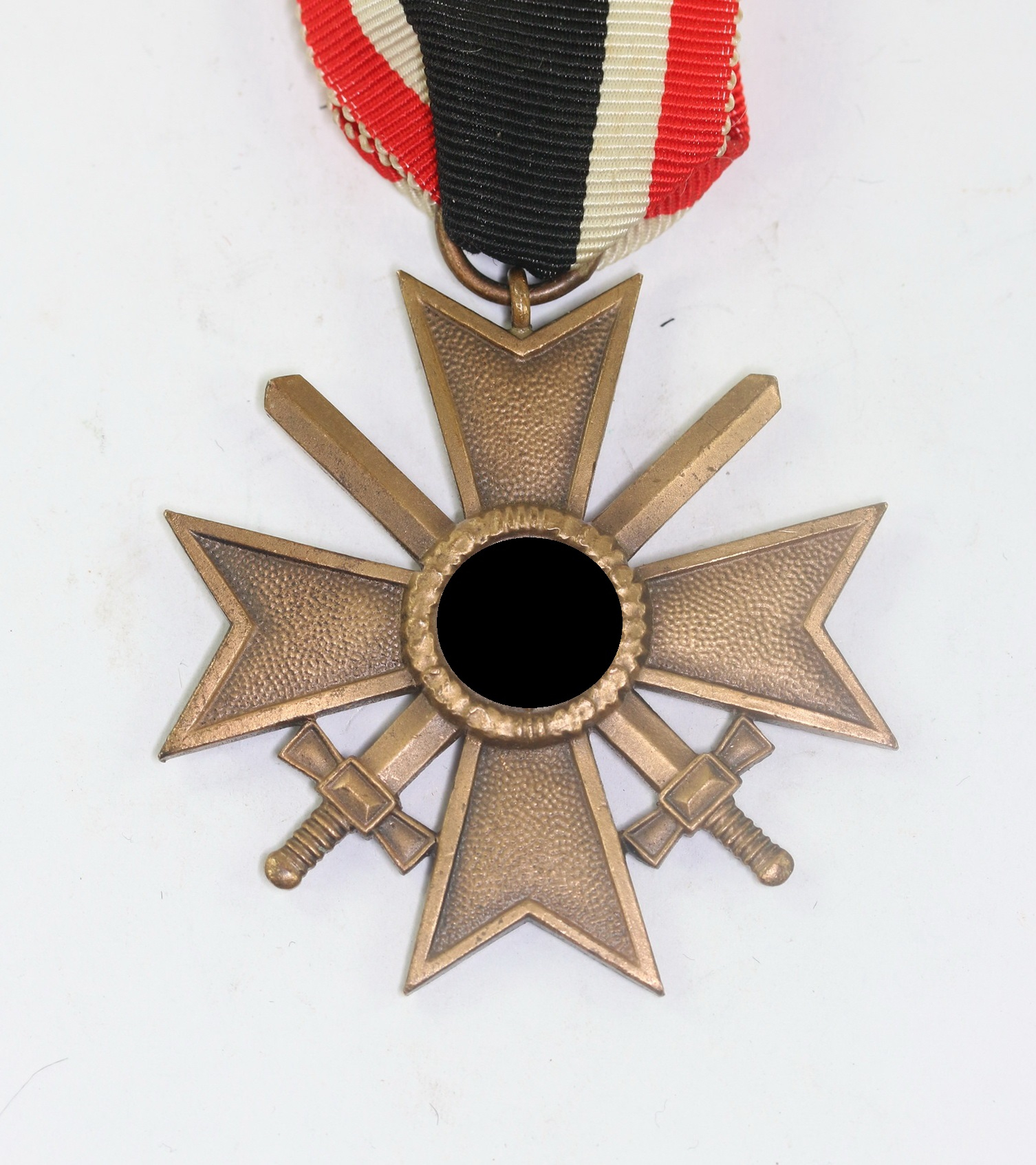  Kriegsverdienstkreuz 2. Klasse mit Schwertern, ohne Hersteller (Buntmetall) – Bild 1