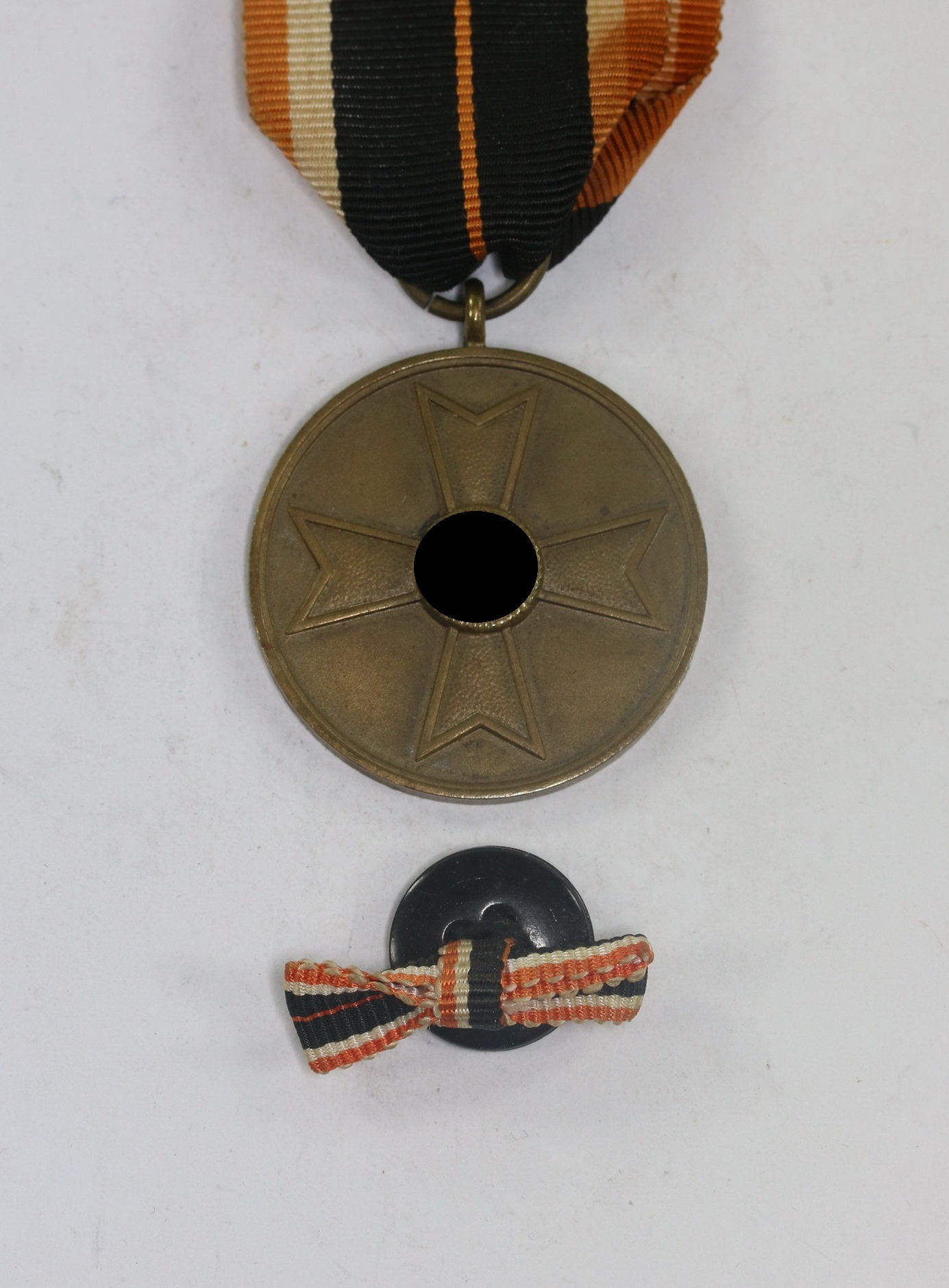 kriegsverdienstmedaille_f_r_kriegsverdienst_1939_knopflochdekoration_1__1_4nd Kriegsverdienstmedaille, Für Kriegsverdienst 1939 + Knopflochdekoration – Bild 1