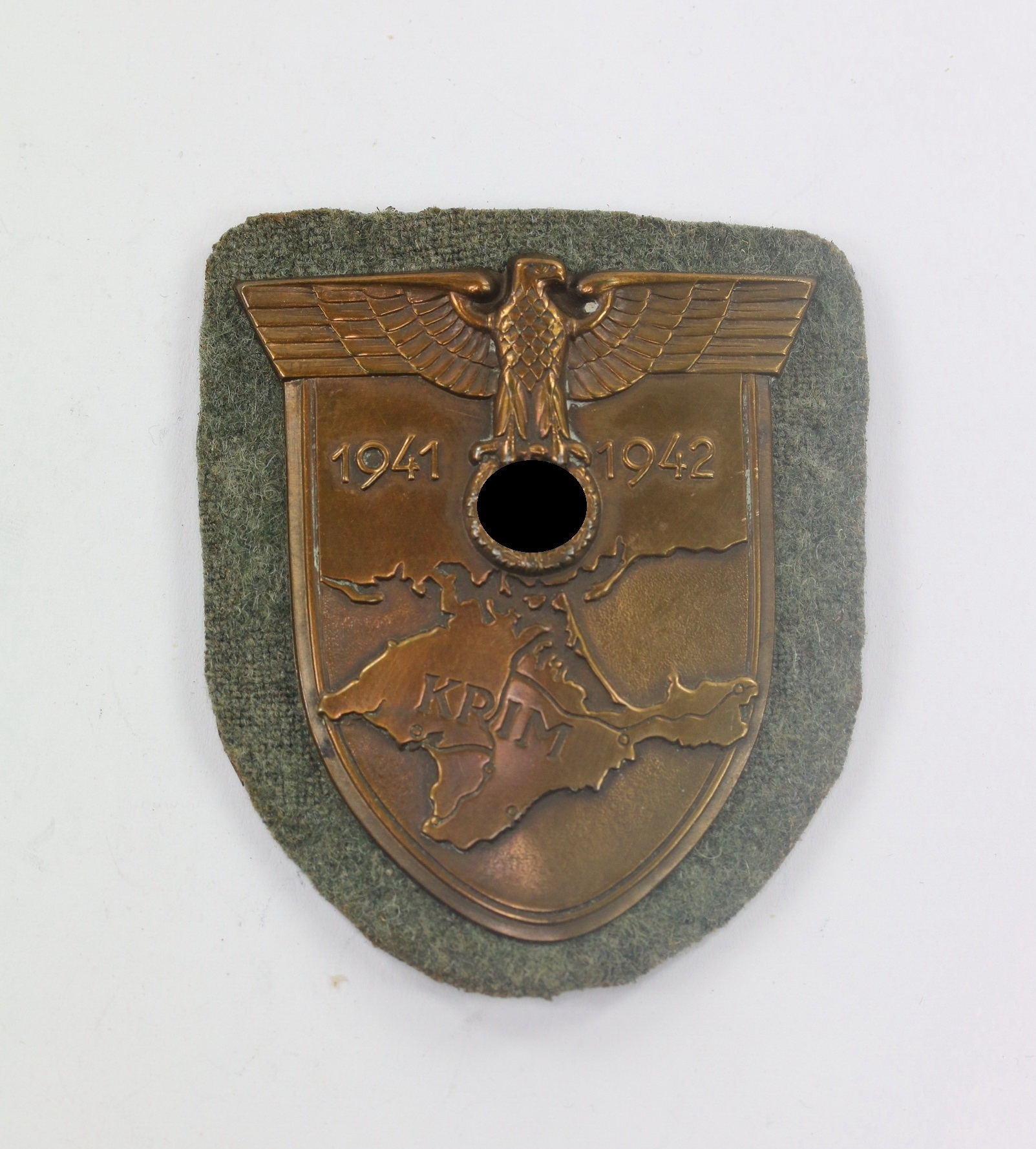  Krimschild auf Heeresstoff, Friedrich Orth, Wien (f.o,) – Bild 1