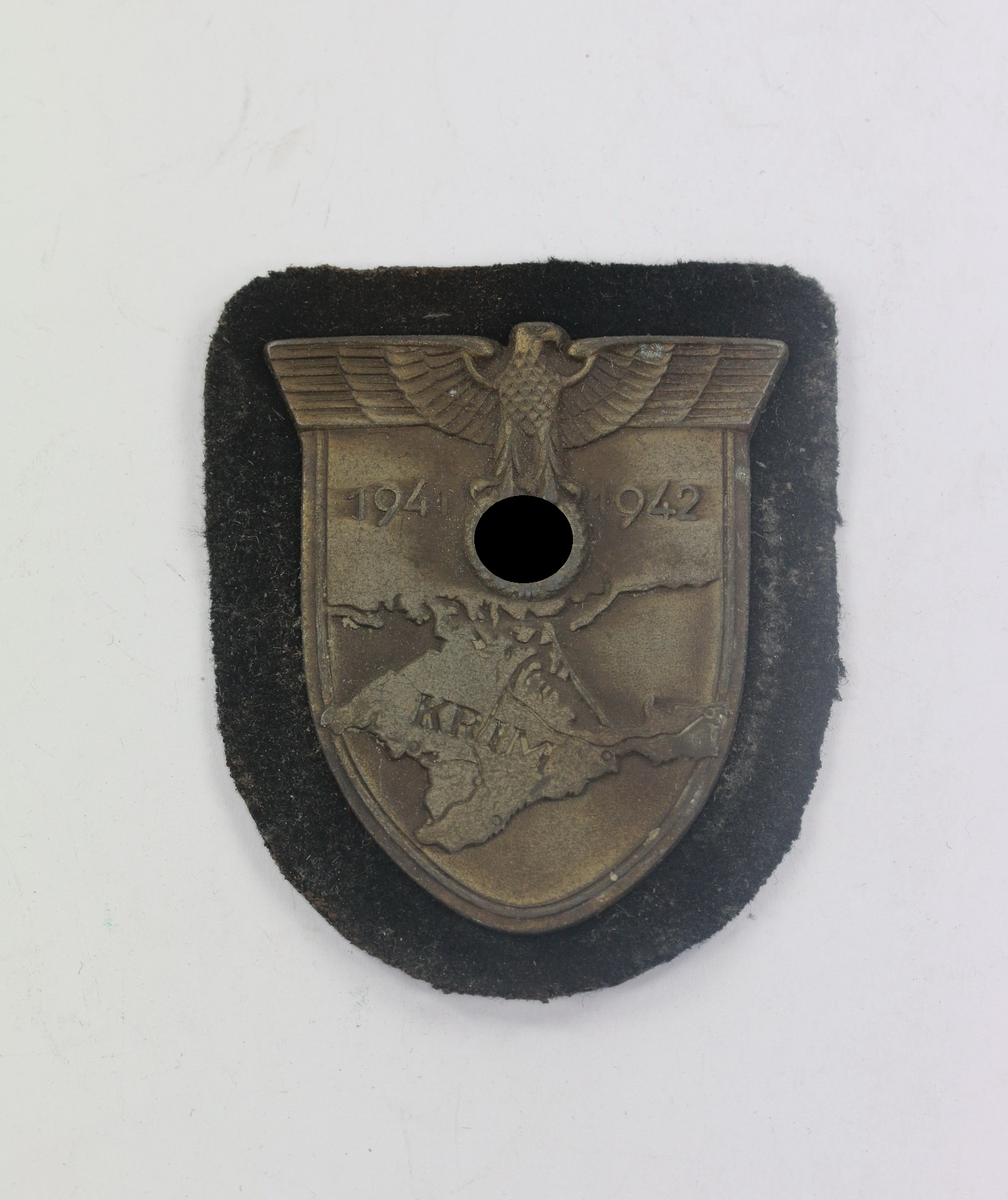 Crimea Shield on Black Panzer Cloth. Type Wilhelm Deumer, Lüdenscheid.  – Bild 1