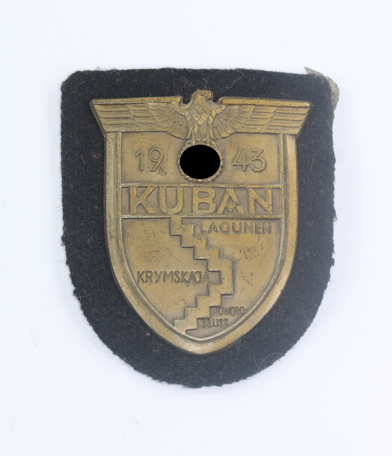 kubanschild_auf_panzerstoff_karl_wurster_markneukirchen_kwm_1__1 Kuban Shield on Black Panzer Cloth. Type Karl Wurster, Markneukirchen (KWM) – Bild 1