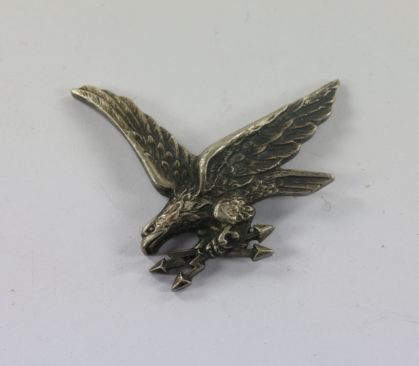 luftwaffe_adler_f_r_fliegersch_tzenabzeichen_hst Eagle for the Luftwaffe Air Gunner/Radio Operator Badge. Maker W. Deumer Lüdenscheid – Bild 1