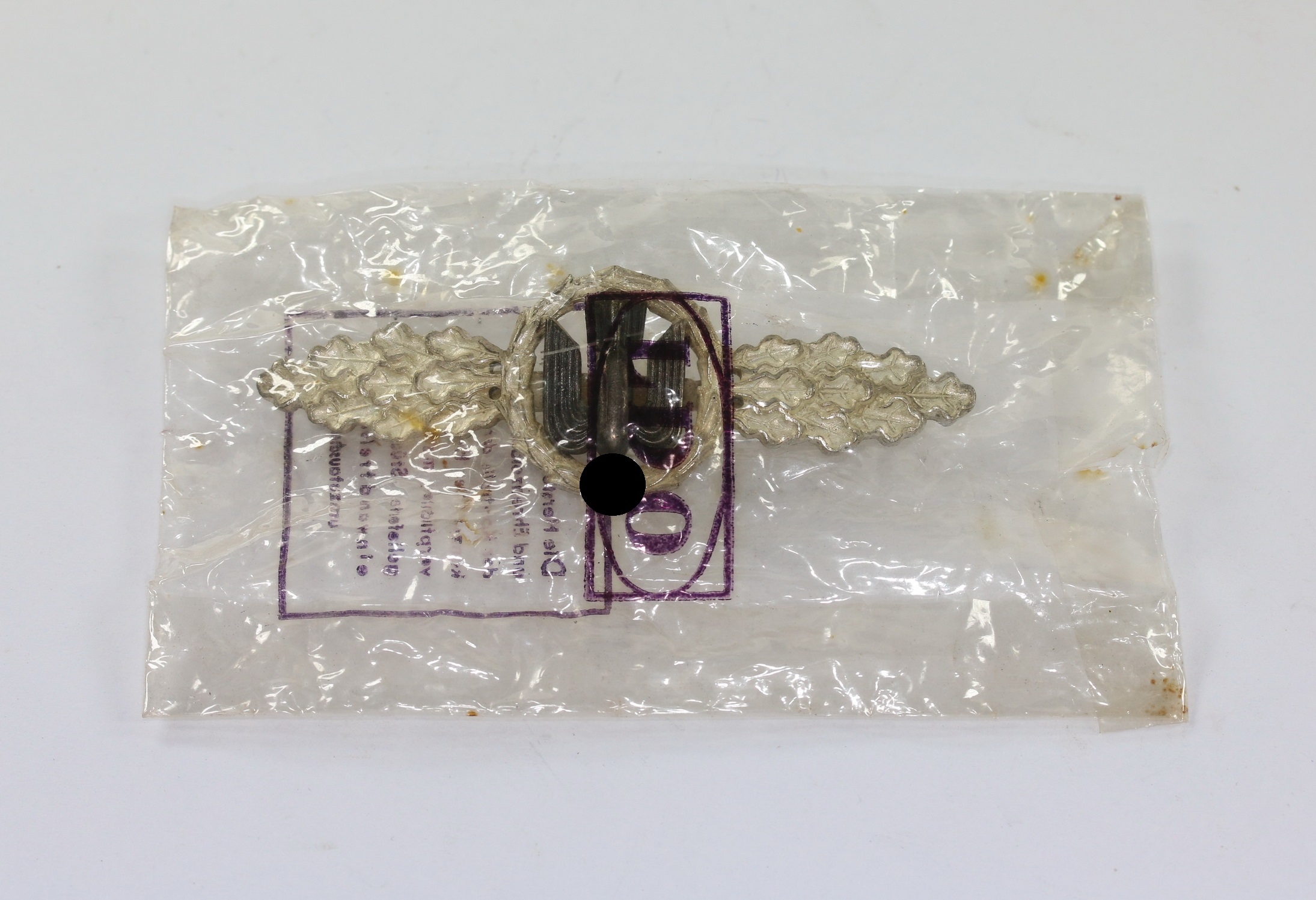 luftwaffe_frontflugspange_f_r_kampfflieger_in_silber_fll_in_ldo_cellophan_t_te_1__1 Silver Operational Flight Clasp for Bomber in LDO Cello Envelope. – Bild 1
