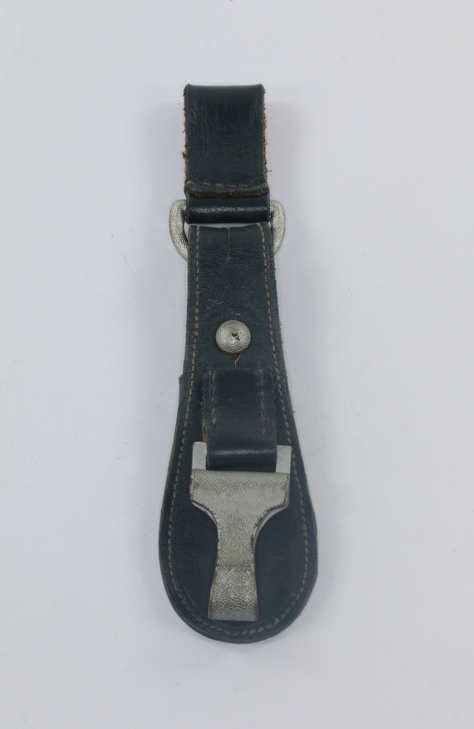 Luftwaffe Hanger for the Officer Sword. Maker Otto Jähnke Lederwarenfabrik Berlin S42. – Bild 1