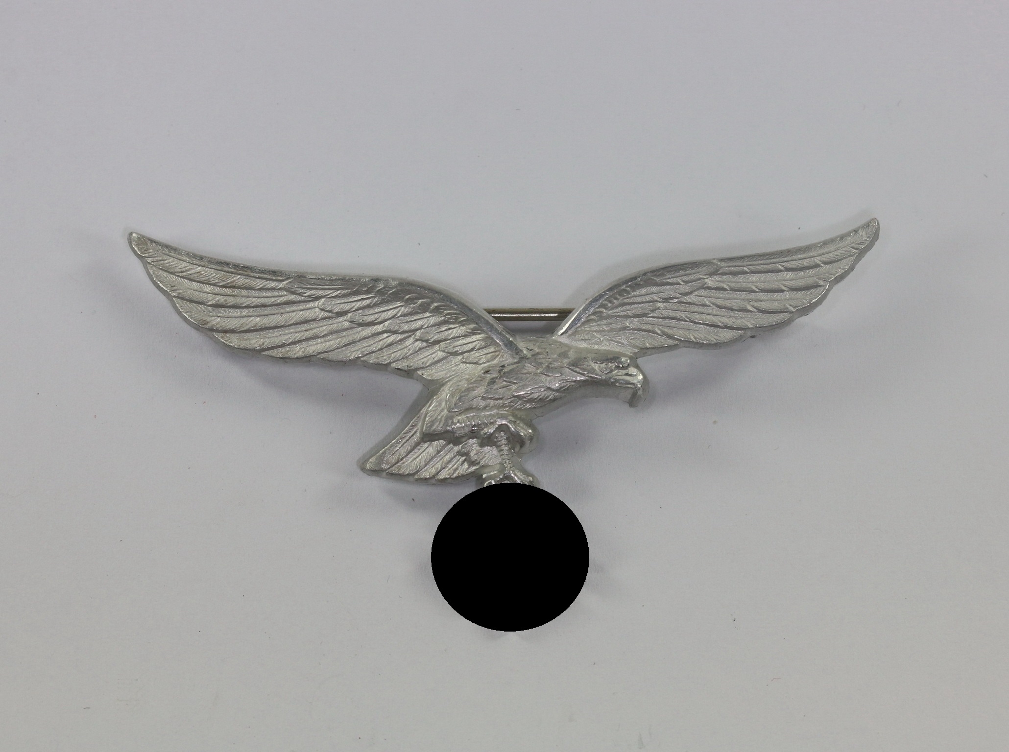 Luftwaffe, Metallbrustadler für die Sommeruniform der Offiziere, Hst. A D.R.G.M – Bild 1