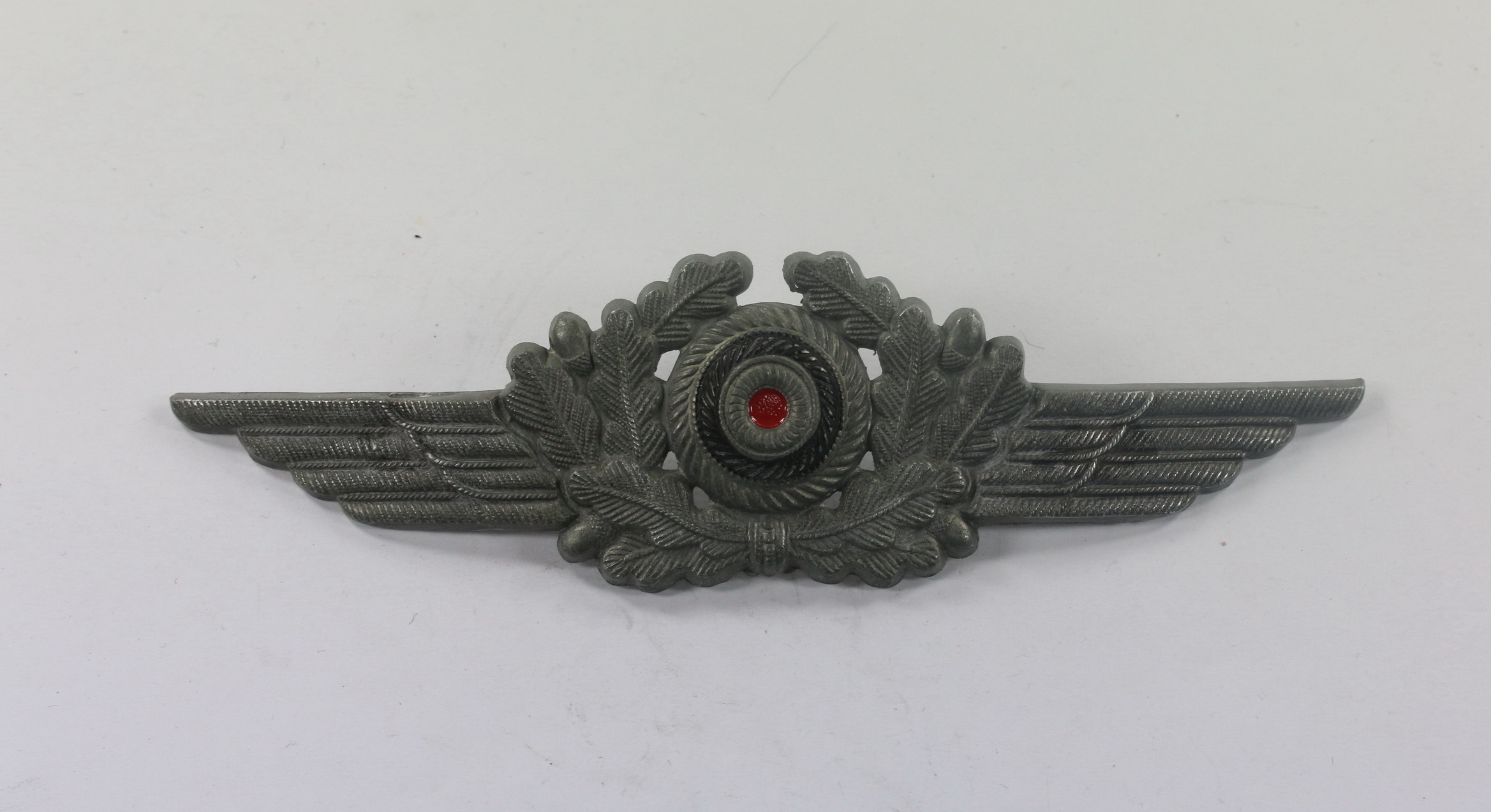 Luftwaffe, Schwinge für die Schirmmütze aus Zink – Bild 1