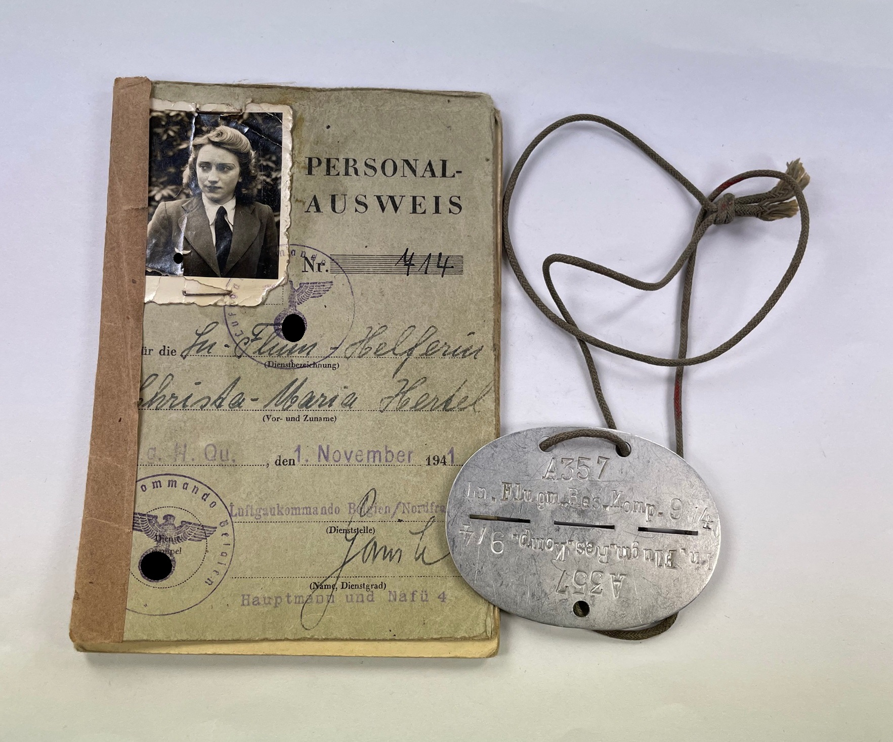 luftwaffen_helferin_ausweis_ekennungsmarke_1__1_4nd Luftwaffen Female Auxiliaries, Pass book and Identity Disc. – Bild 1