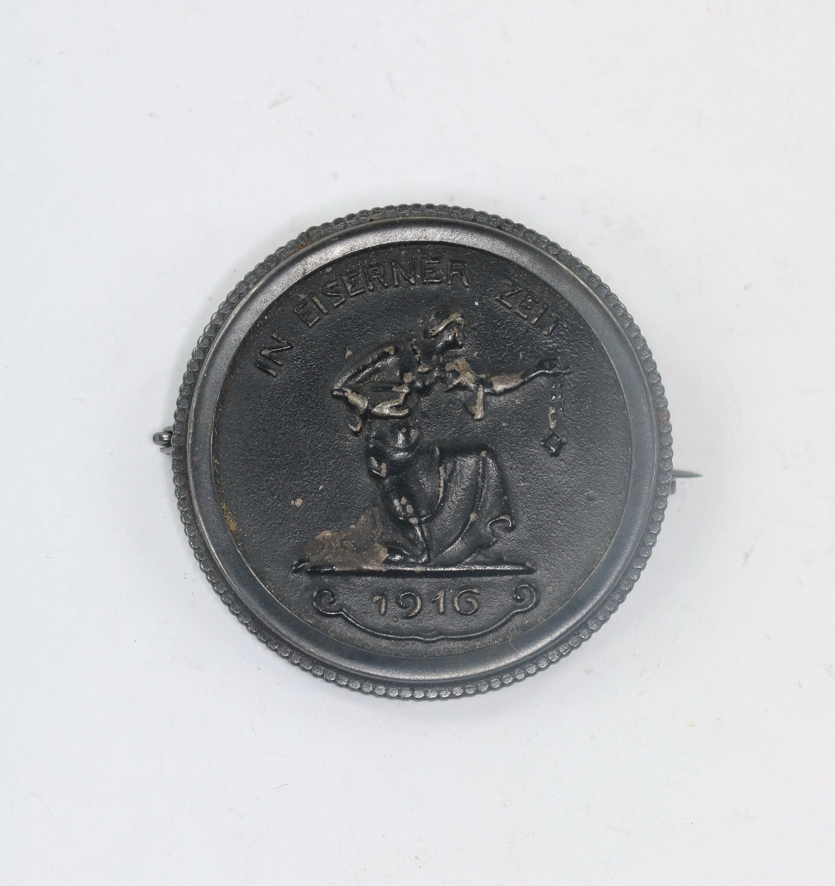 medaille_als_brosche__gold_gab_ich_zur_wehr_eisen_nahm_ich_zur_ehr__in_eiserner_zeit_1916_1__4nd Medaille als Brosche - Gold gab ich zur Wehr Eisen nahm ich zur Ehr - In eiserner Zeit 1916 – Bild 1
