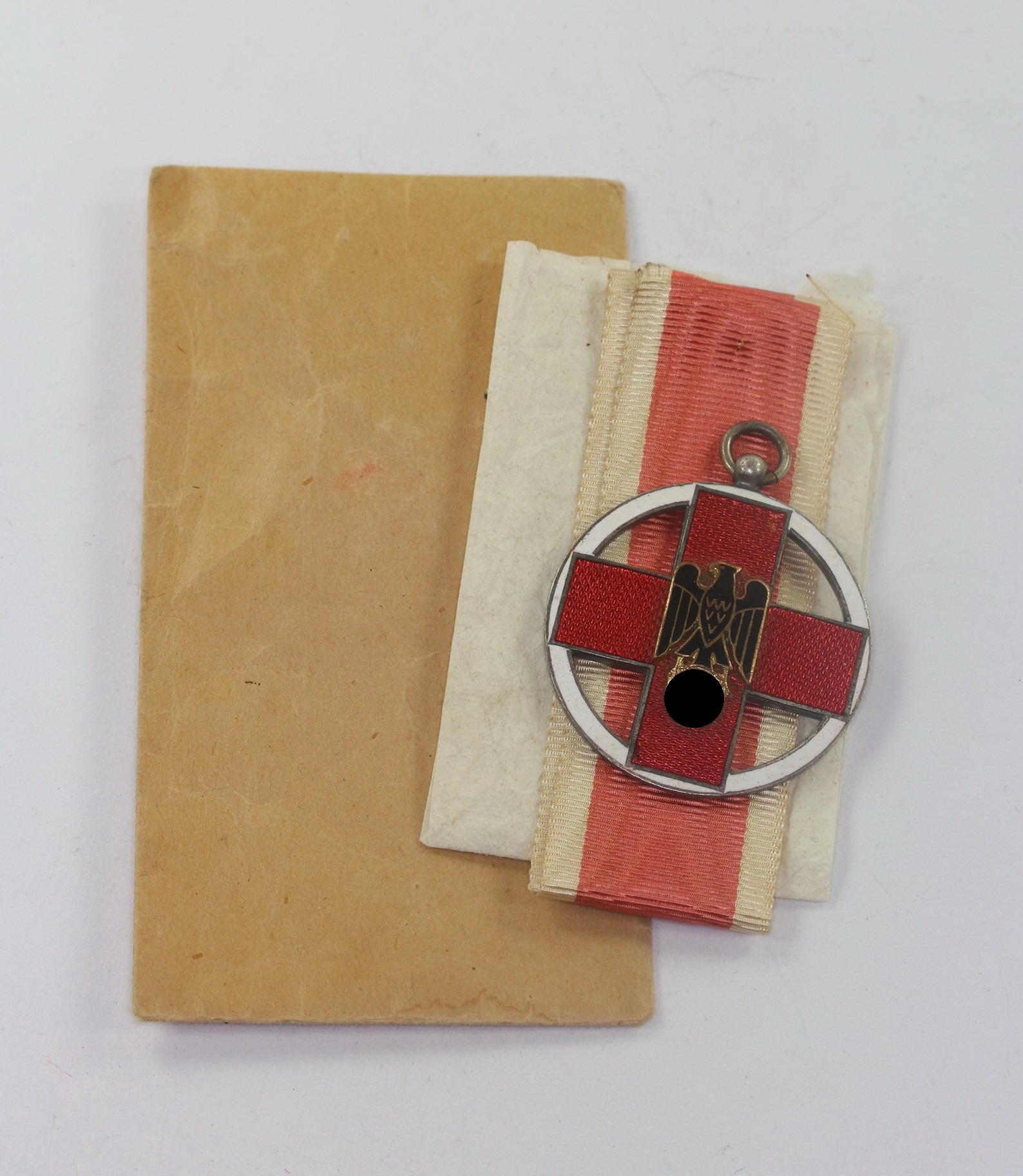  Medaille des Deutschen Roten Kreuzes 1937, Für Verdienste um das Deutsche Rote Kreuz, in Verleihungstüte – Bild 1