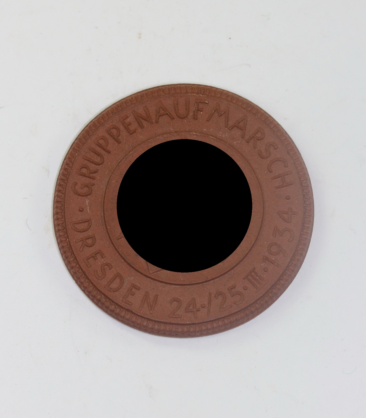 mei_en_plakette_sa_gruppenaufmarsch_dresden__der_sa_mann_ist_revolution_r_er_ist_stark_in_der_liebe_und_stark_im_hass_1__5_4nd Meißen Plakette, SA Gruppenaufmarsch Dresden - Der SA Mann ist Revolutionär! Er ist stark in der Liebe und stark im Hass – Bild 1