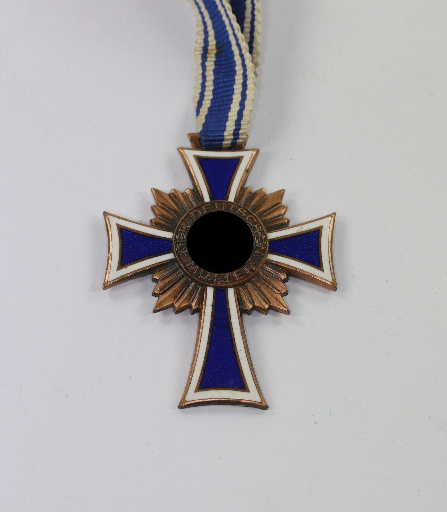 militaria_berlin_mutterkreuz_in_bronze_1__1 Bronze Mother Cross. – Bild 1
