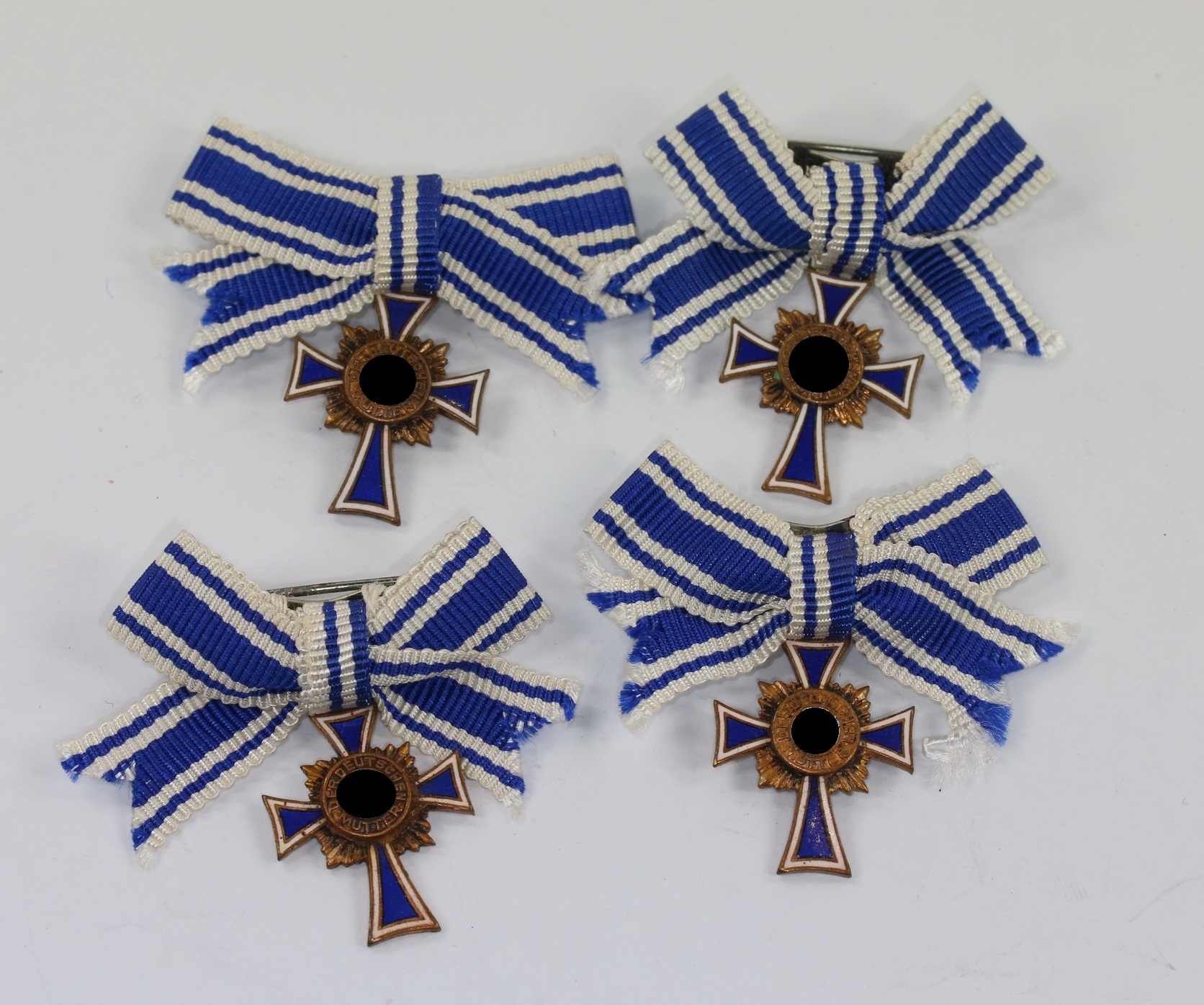 Hoard Find. Bronze Miniature Mother Crosses. Maker L/11. – Bild 1