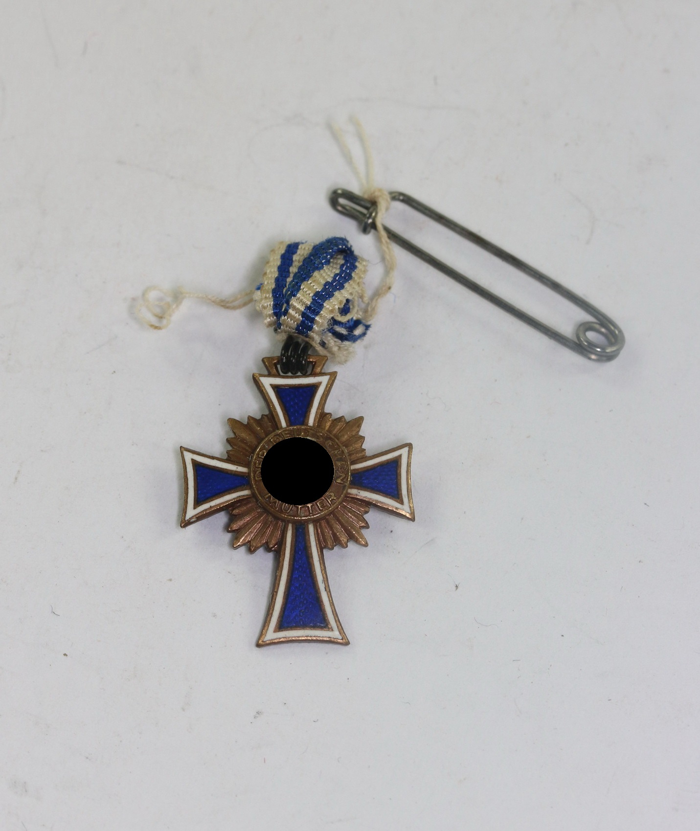 Miniature Bronze Mother Cross. Hoard Find. Maker L/11 (Wilhelm Deumer). – Bild 1