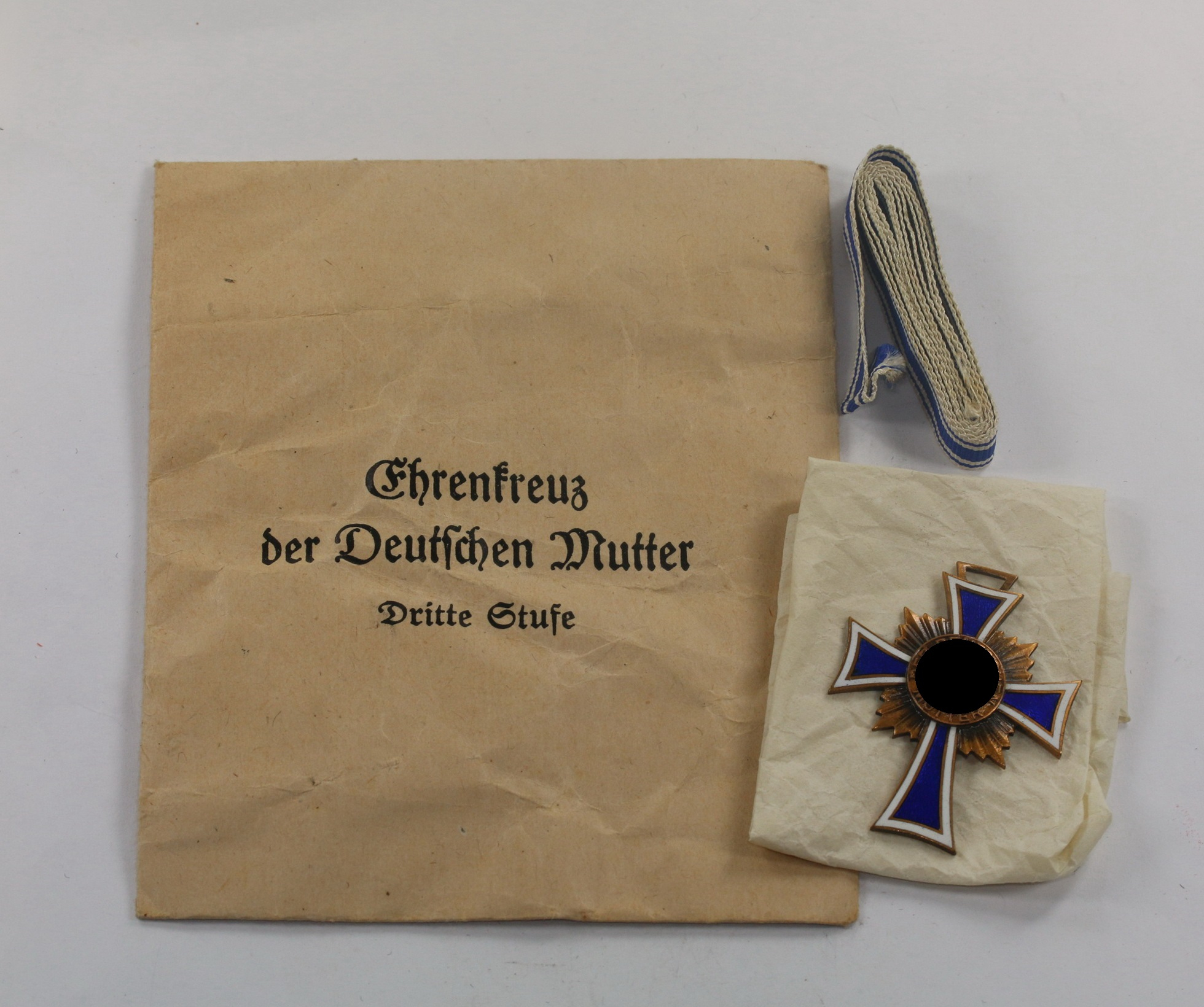 Bronze Mother Cross in Envelope, Jakob Bengel Idar-Oberstein – Bild 1