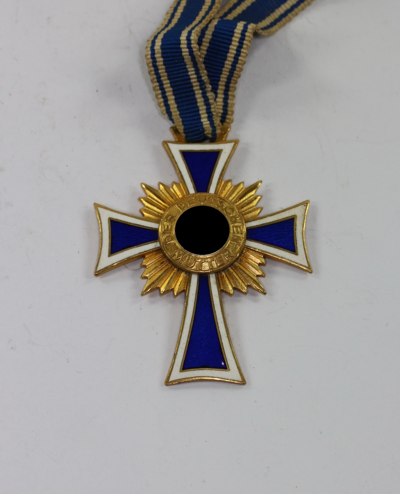 mutterkreuz_in_gold_1__1 Gold Mother Cross. – Bild 1