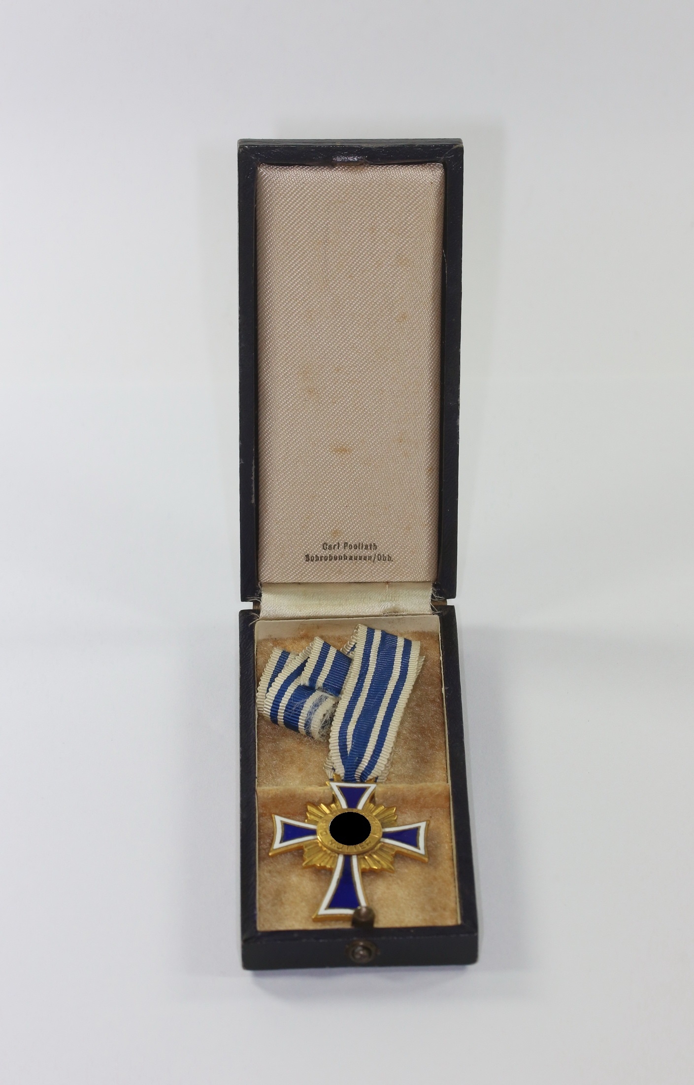 Cased Gold Mother Cross. Maker Poellath Schrobenhausen/Obb. – Bild 1