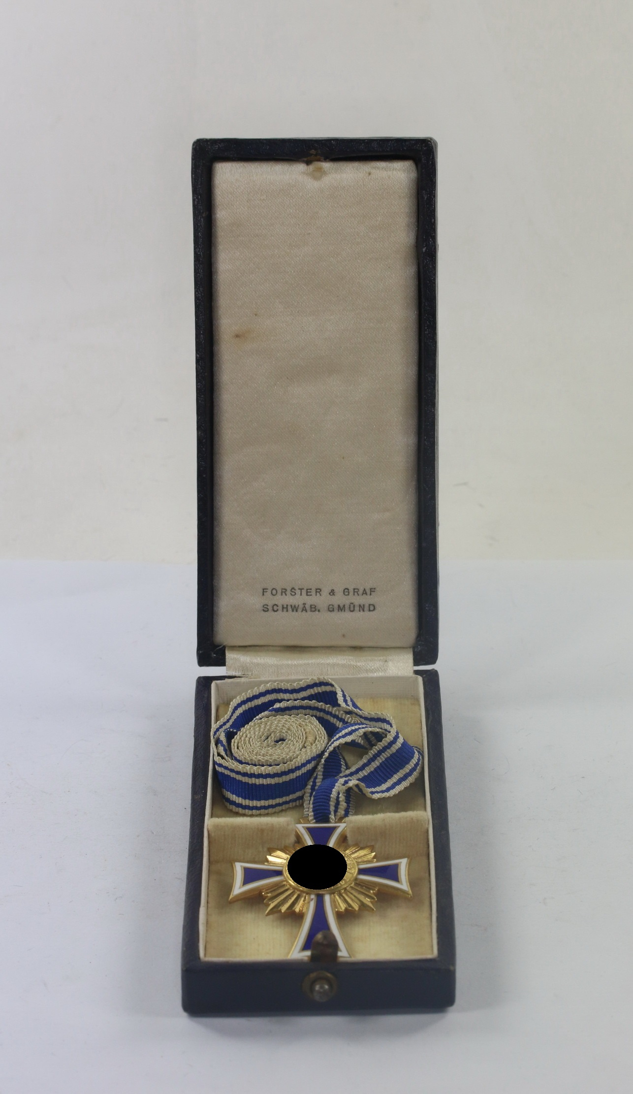 mutterkreuz_in_gold_im_etui_forster_graf_schw_b Cased Gold Mother Cross, Forster & Graf Schwäb. Gmünd – Bild 1