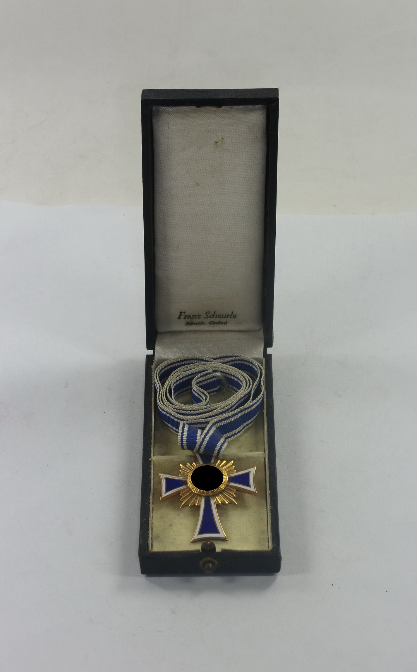 mutterkreuz_in_gold_im_etui_franz_scheuerle_schw_b Cased Gold Mother Cross, Franz Scheuerle Schwäb. Gmünd – Bild 1