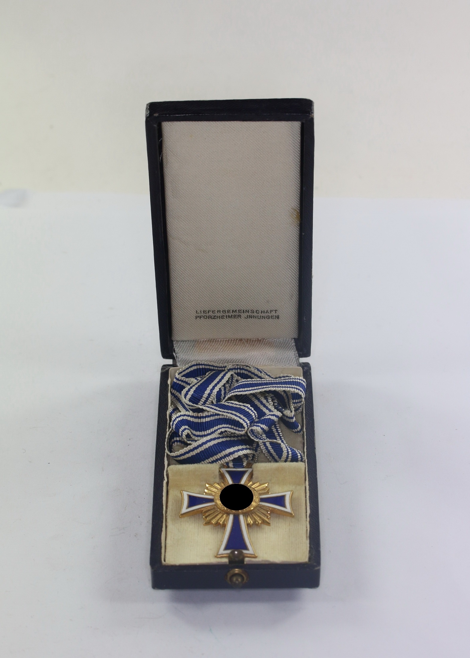  Mutterkreuz in Gold, im Etui, Liefergemeinschaft Pforzheimer Jinnungen – Bild 1