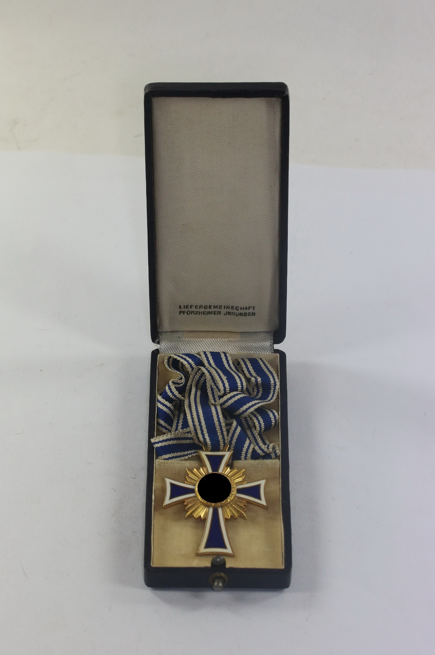 Mutterkreuz in Gold, im Etui, Liefergemeinschaft Pforzheimer Jinnungen – Bild 1