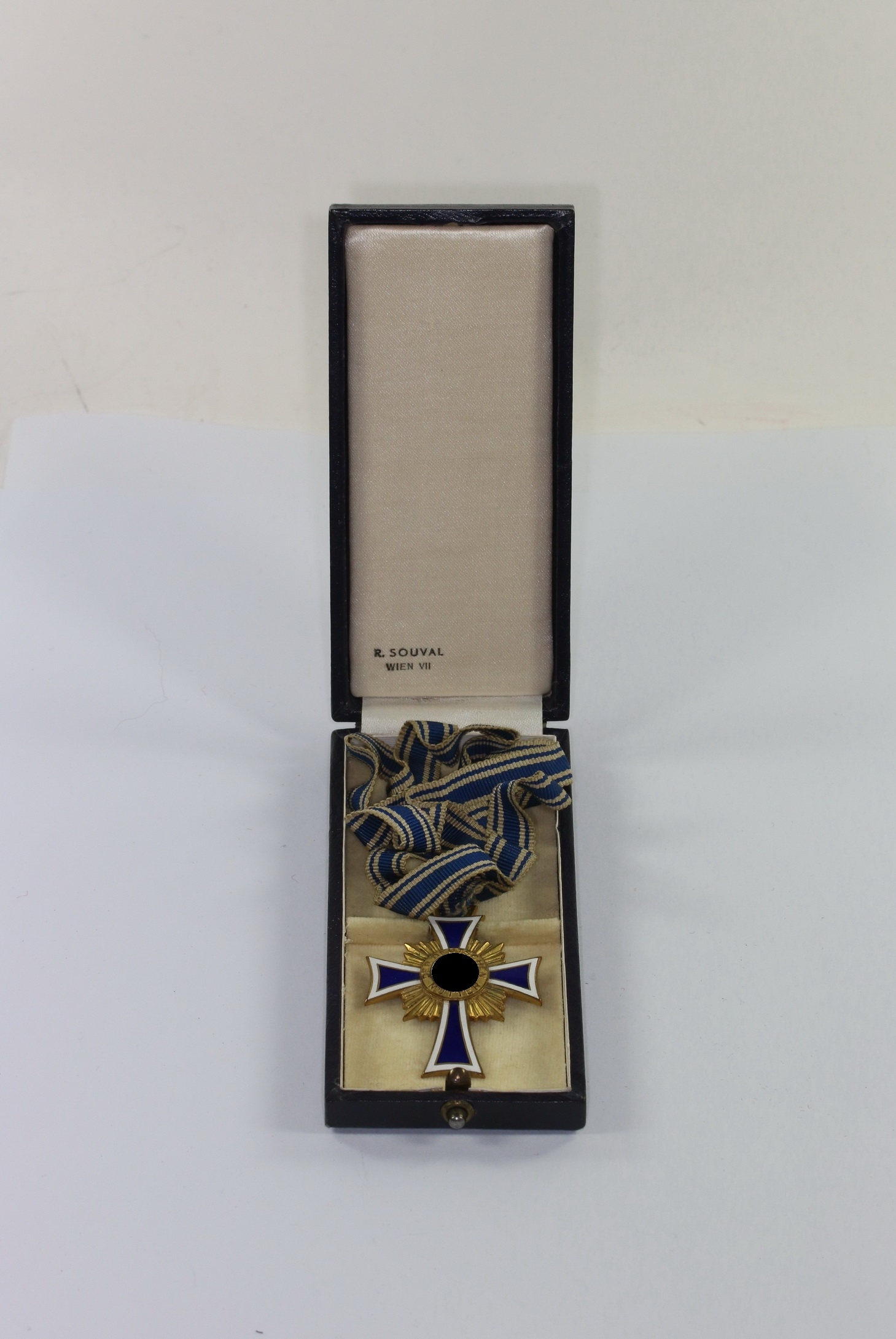 Cased Gold Mother Cross. R. Souval Wien VII – Bild 1