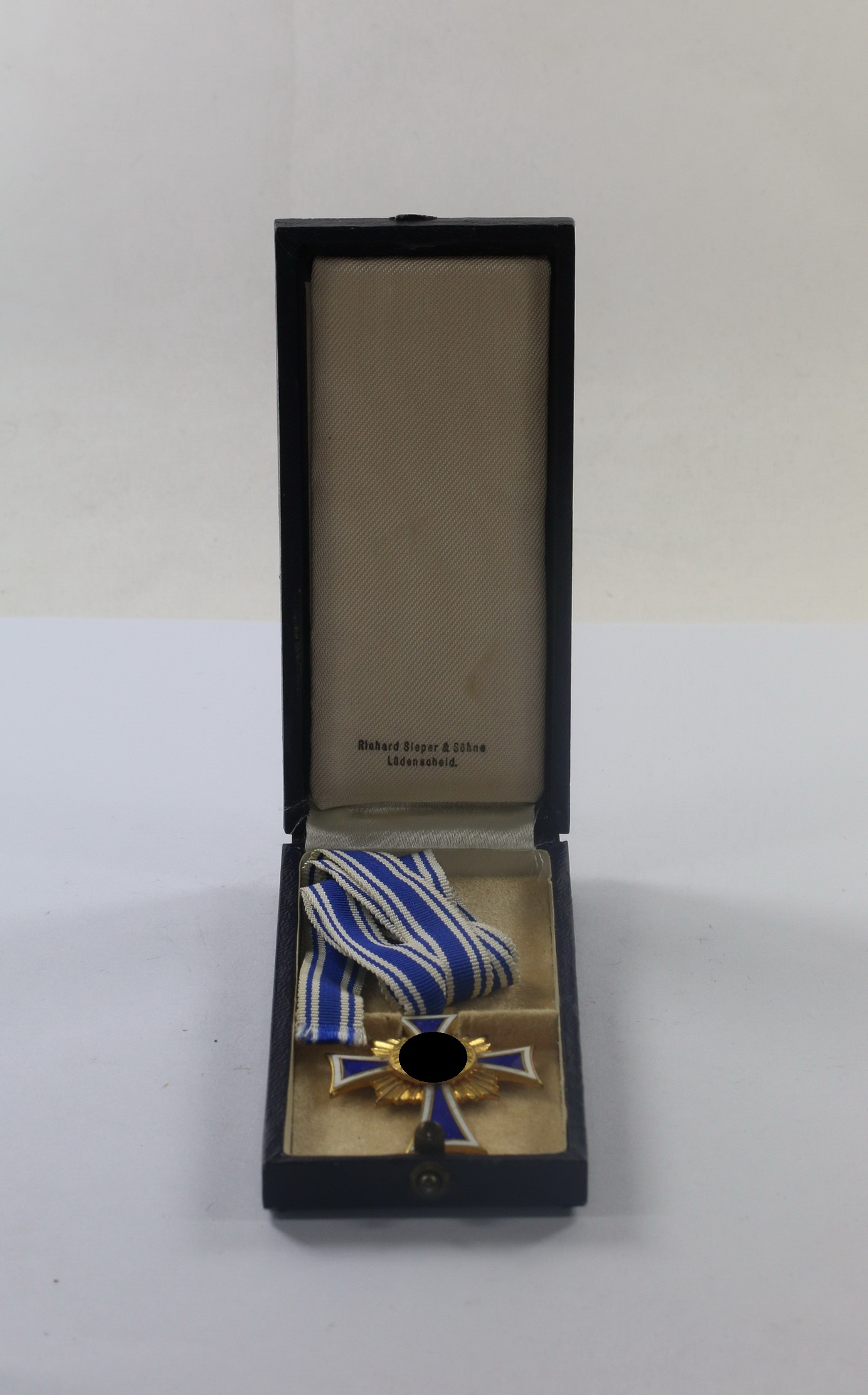 mutterkreuz_in_gold_im_etui_riechard_sieper_s_hne_l_denscheid_1__1_1_4nd Mutterkreuz in Gold, im Etui, Riechard Sieper & Söhne Lüdenscheid – Bild 1