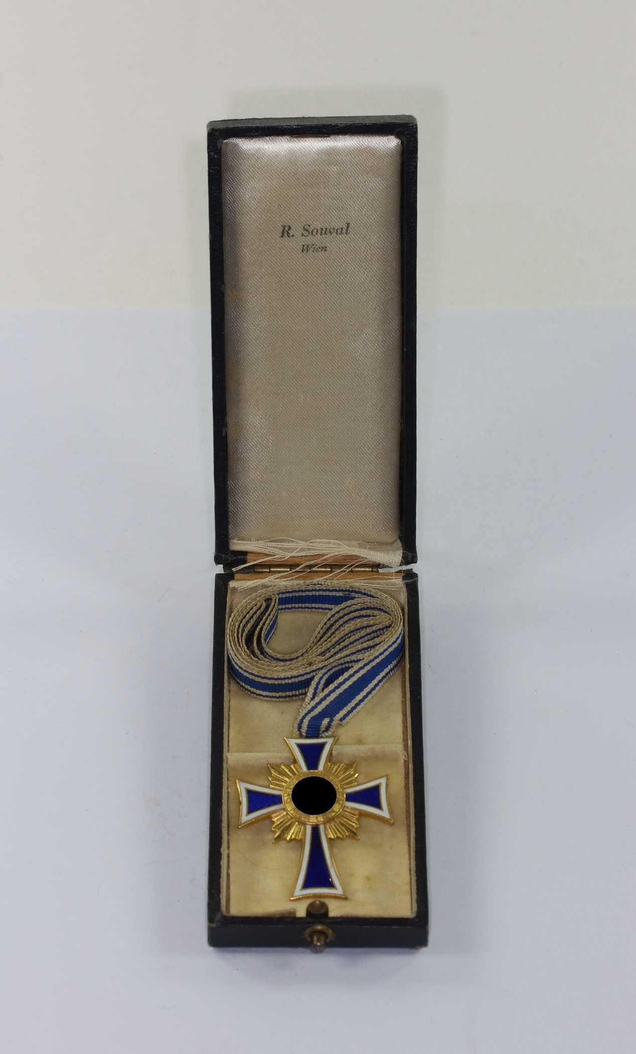 mutterkreuz_in_gold_im_etui_rudolf_souval_wien_1__1 Mutterkreuz in Gold, im Etui, R. Souval – Bild 1