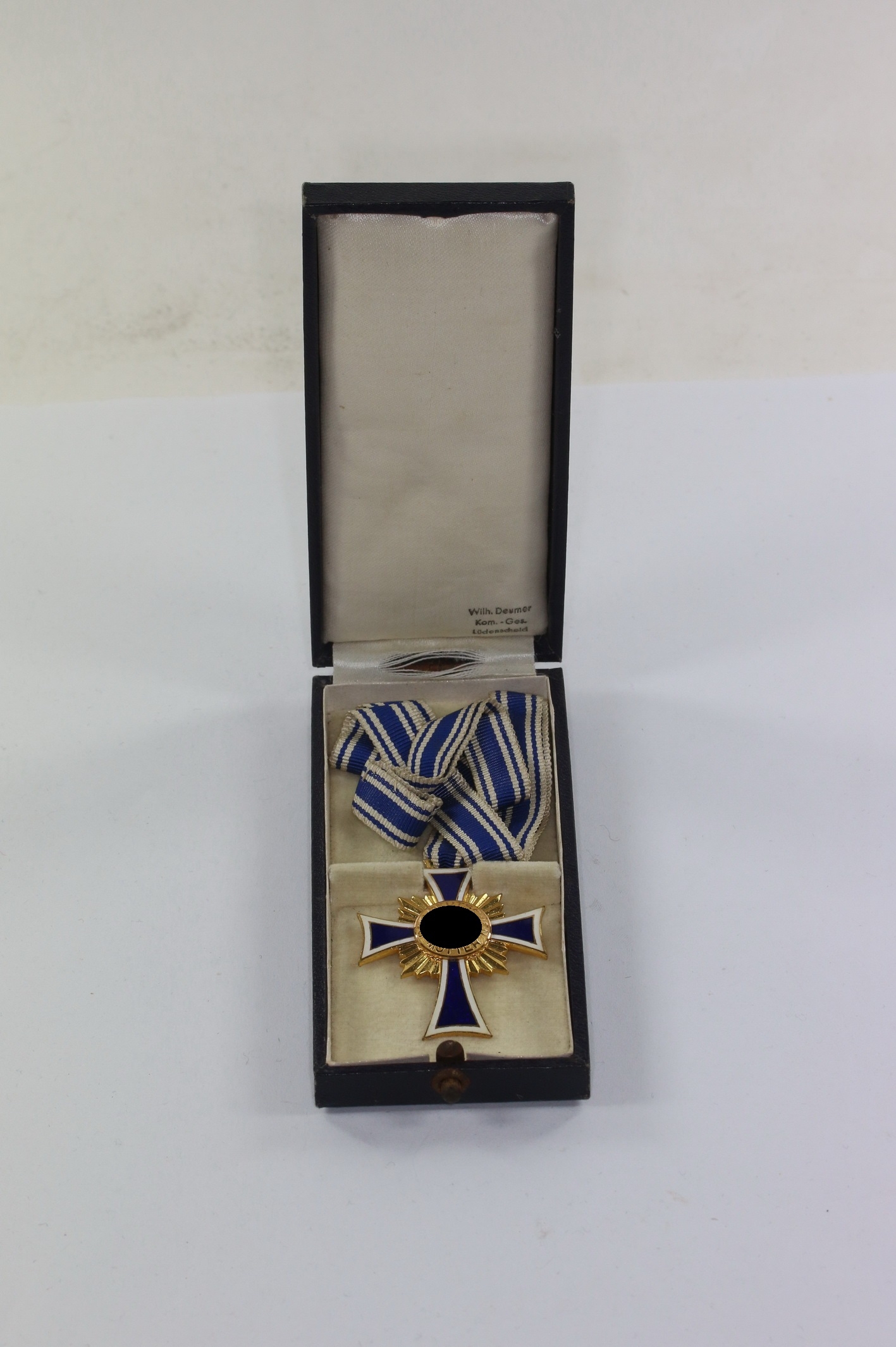 Cased Gold Mother Cross, Wilh. Deumer Kom.Ges. Lüdenscheid – Bild 1