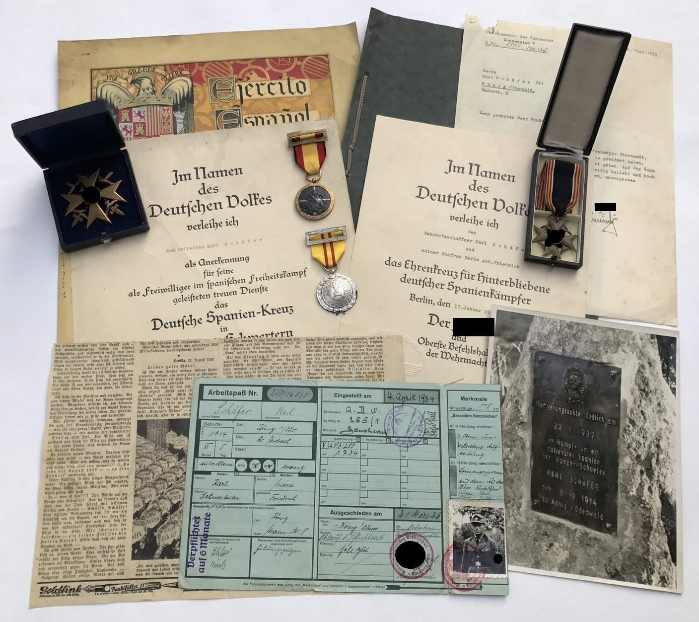 Group, Spanish Cross for Next of Kin.  – Bild 1