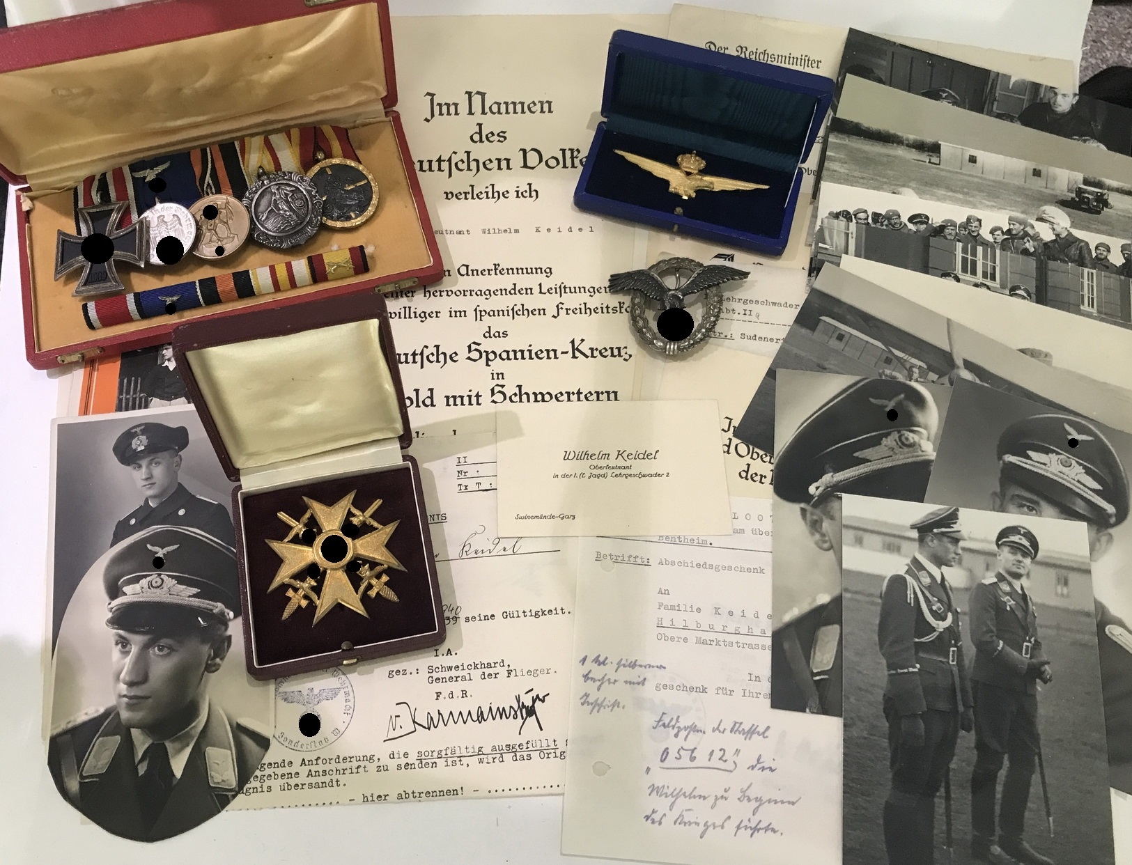 Group, Squadron Leader J.G. 52, Spanish Cross in Gold with Swords. – Bild 1