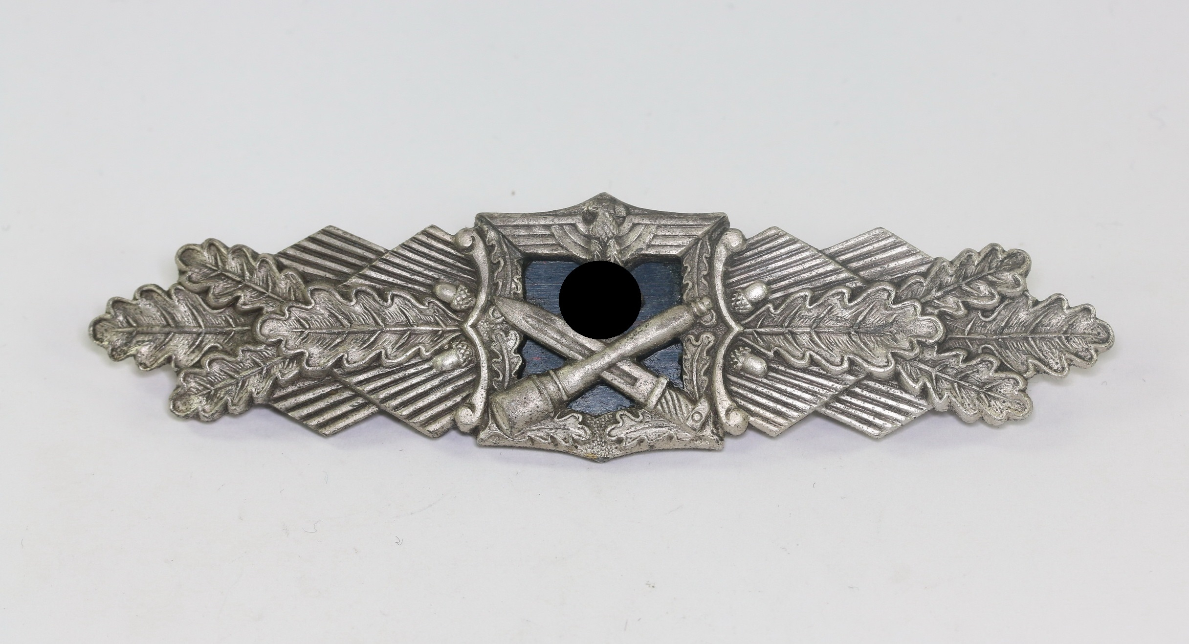 nahkampfspange_in_silber_hst Nahkampfspange in Silber, Hst. A.G.M.u.K. Gablonz (arbeitsgemeinschaft Metalle und Kunststoffe) – Bild 1