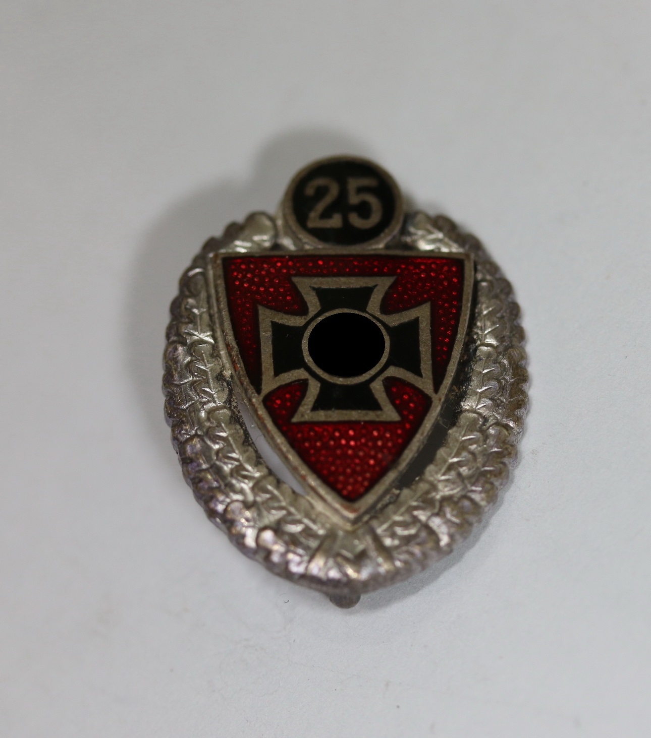 nationalsozialistischer_reichskriegerbund_nsrkb_silberne_ehrennadel_f_r_25_j_hrige_mitgliedschaft_1__1 Nationalsozialistischer Reichskriegerbund (NSRKB) Silver Badge for 25 Years Membership. – Bild 1