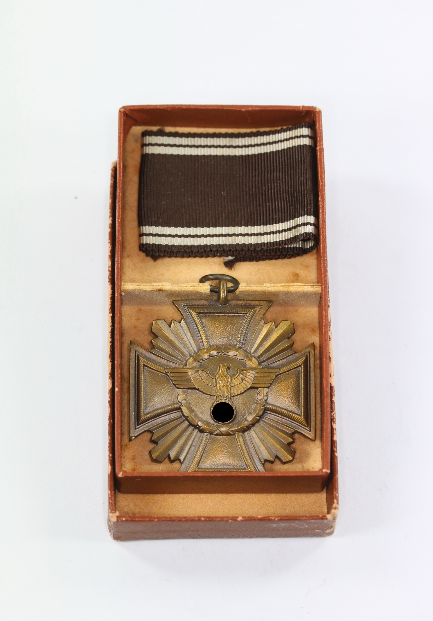 nsdap_dienstauszeichnung_in_bronze_hersteller_8_eugen_schmidth_usler_cupal_im_etui_1__1 Cased NSDAP Bronze Loyal Service Cross for 10 Years. Maker 8, Cuplel – Bild 1