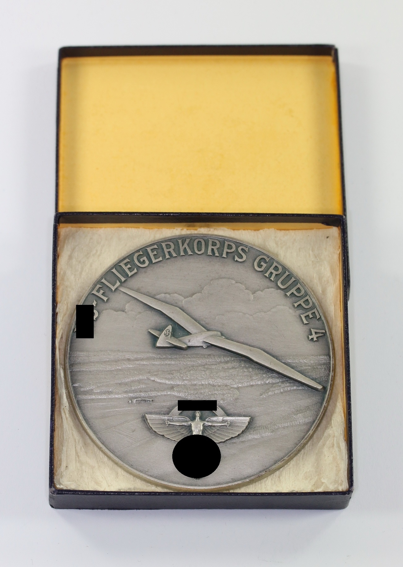 nsfk_plakette_nsfliegerkorps_gruppe_4_f_r_f_nfj_hrigen_ehrenamtlichen_einsatz_im_etui_1__1 NSFK Plaque, NS-Fliegerkorps Gruppe 4, "Für fünfjährigen ehrenamtlichen Einsatz". – Bild 1