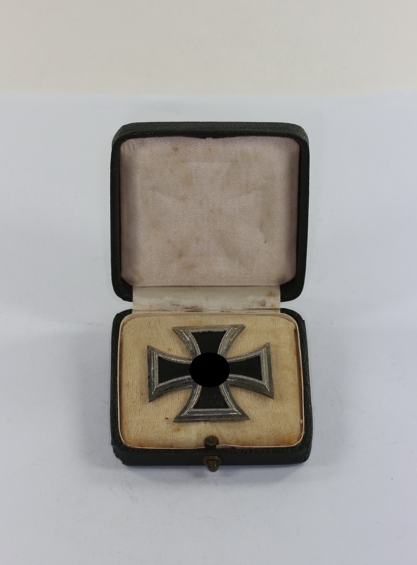 Cased Iron Cross 1st Class 1939. Maker 4 and L/16. – Bild 1