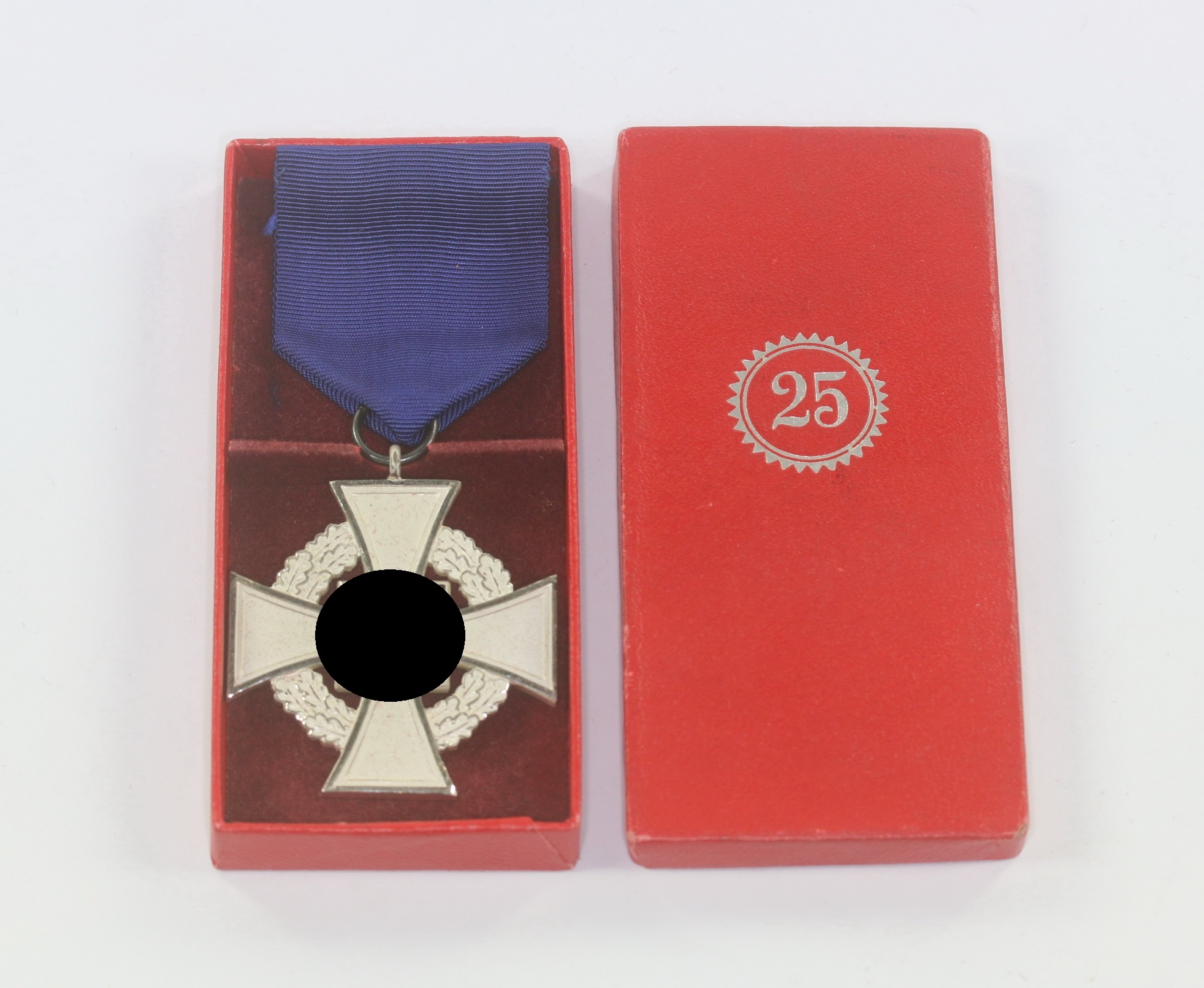 orden_treudienstehrenzeichen_in_silber_25_jahre_im_etui_r Cased Silver Civil Loyal Service Cross for 25 Years. R. Souval. – Bild 1