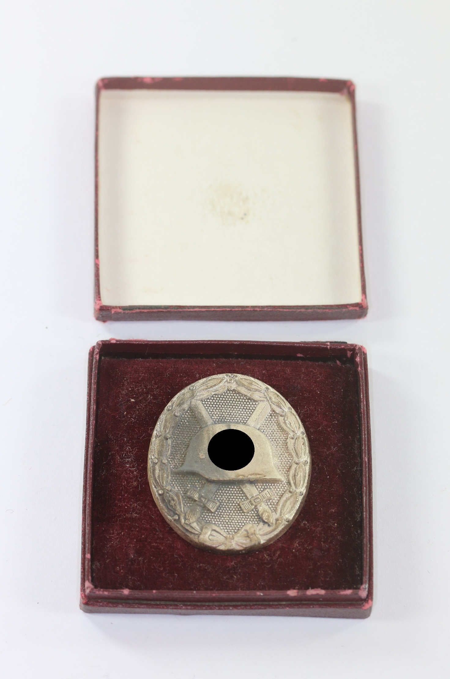 orden_verwundetenabzeichen_in_silber_1939_hst Cased Silver Wound Badge. Maker 65. – Bild 1