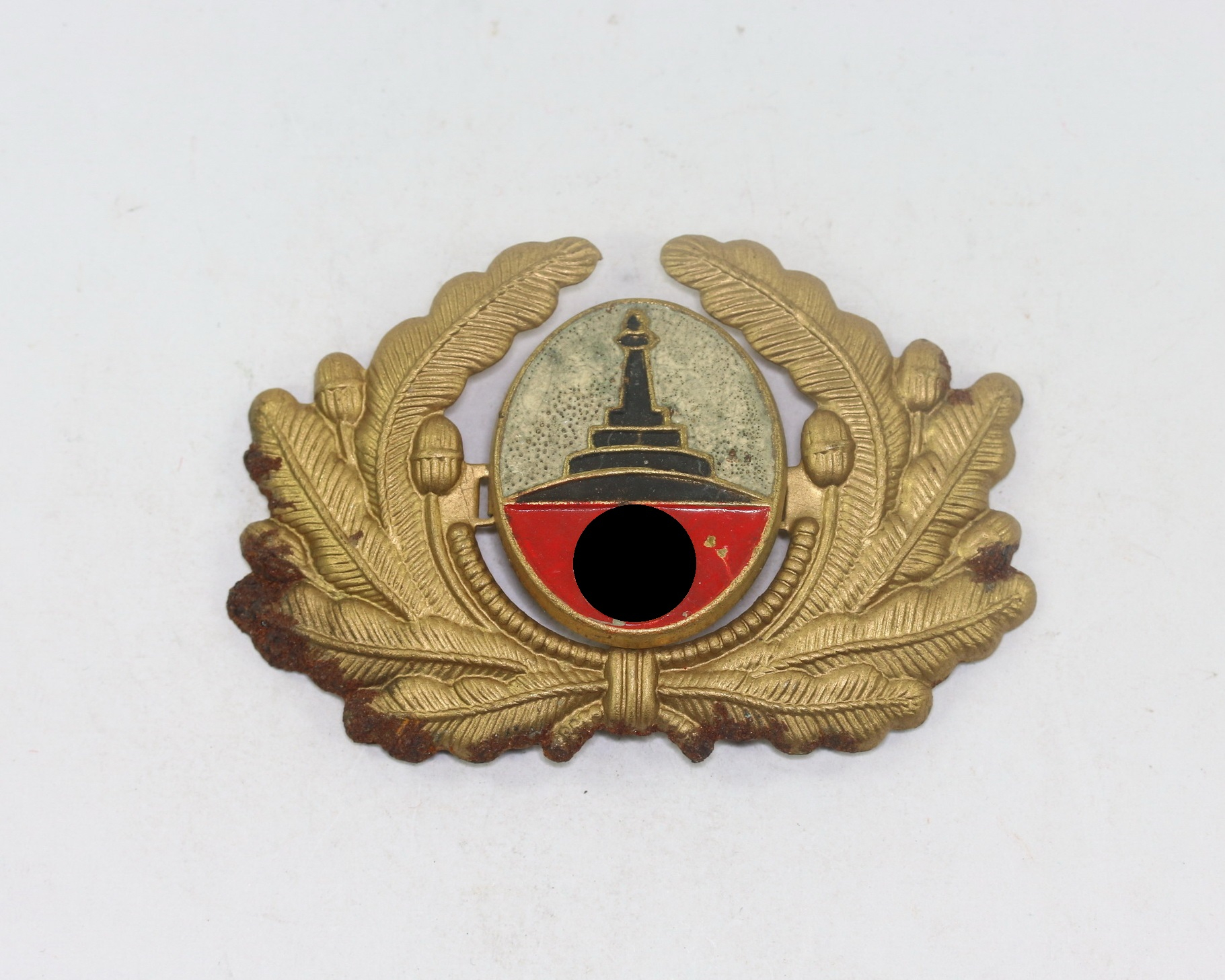  NS-Veterans Association  (Kyffhäuserbund), 2nd Pattern Cap Badge with Swastika. – Bild 1