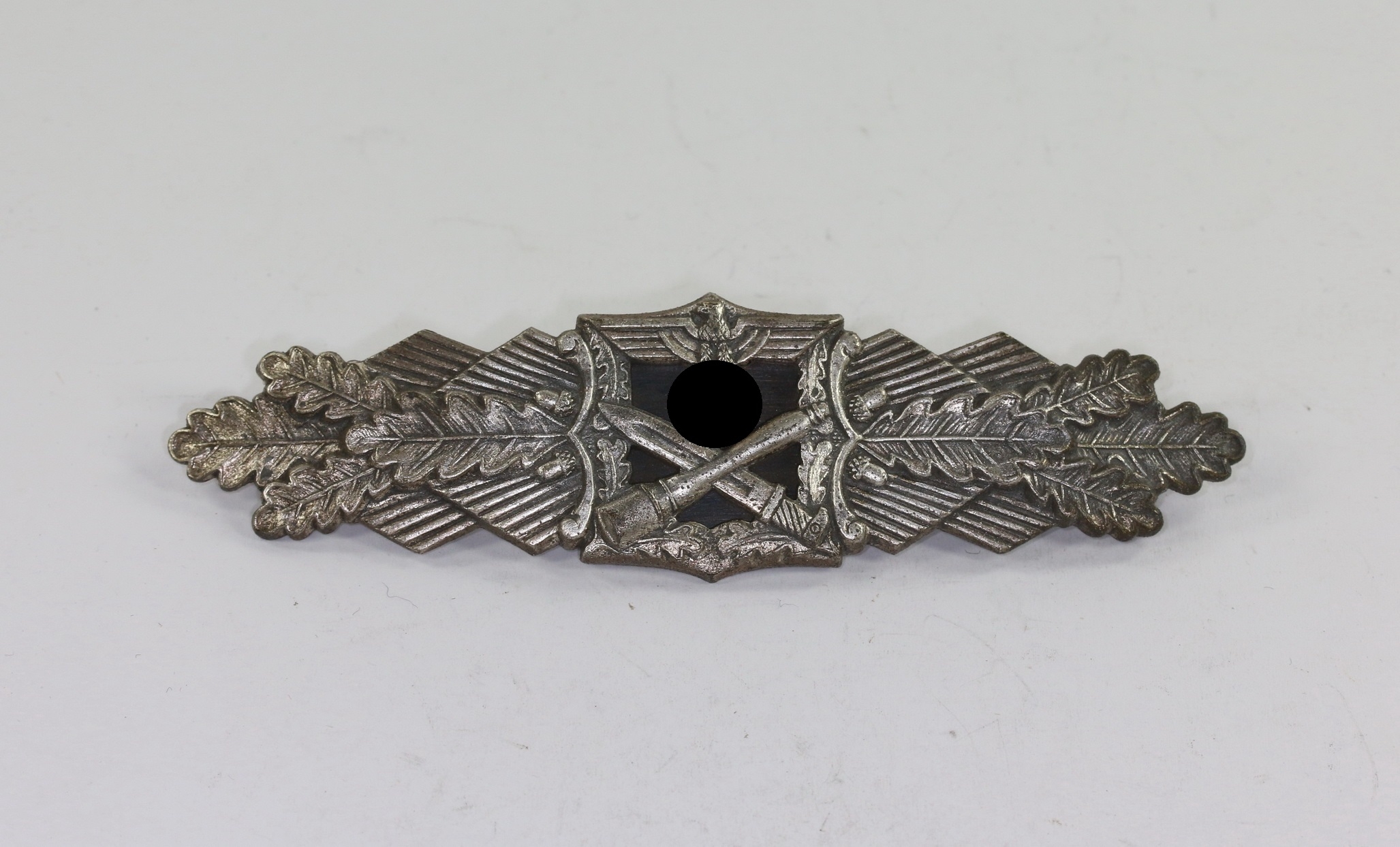 original_orden_nahkampfspange_in_silber_hst Silver Close Combat Clasp. Maker JFS, 1st Pattern. – Bild 1