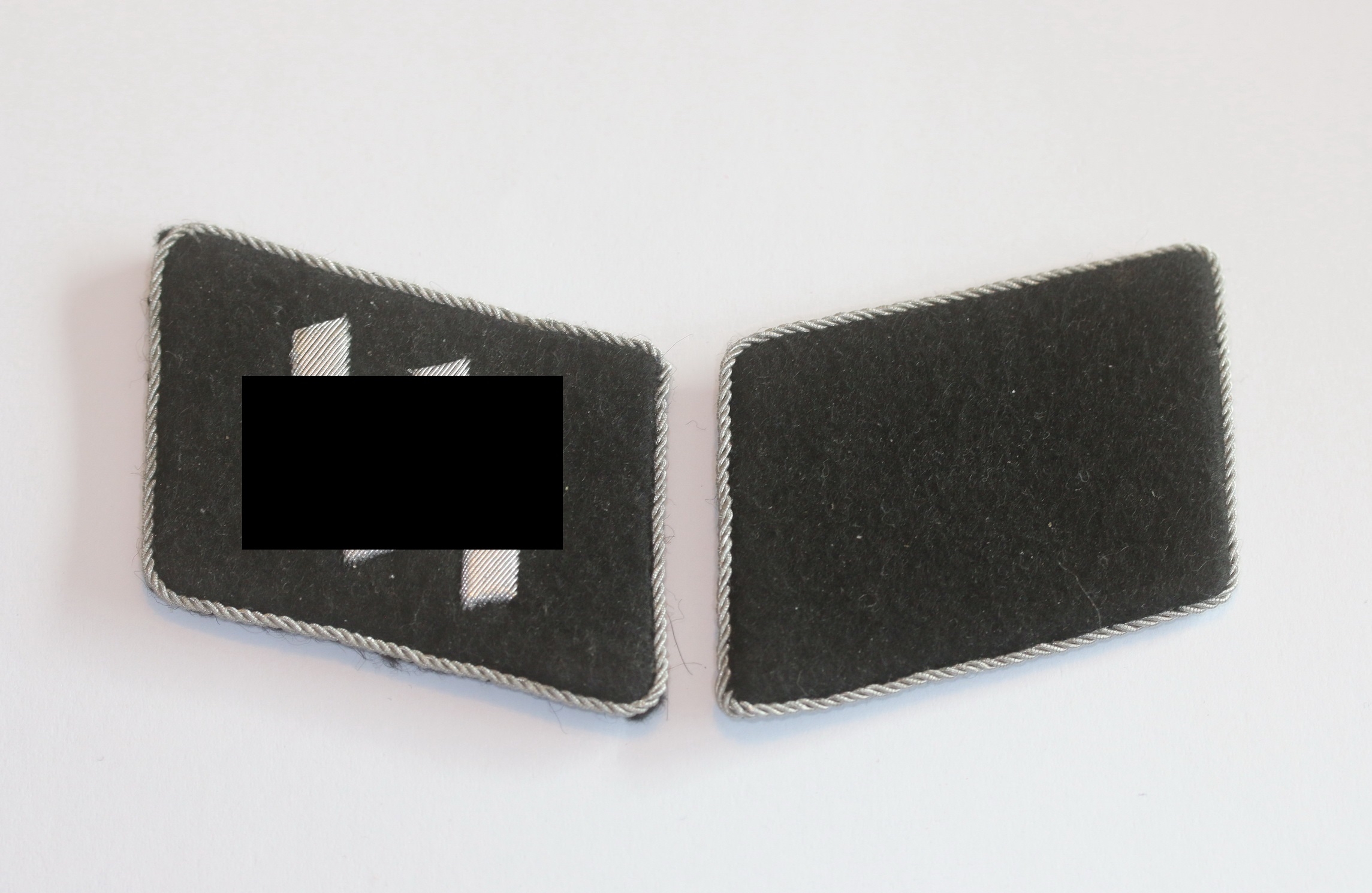 original_waffen_ss_paar_kragenspiegel_f_r_offiziersdienstgrade_1__1 Waffen SS, pair of Collar Patches for Officer Grades. – Bild 1