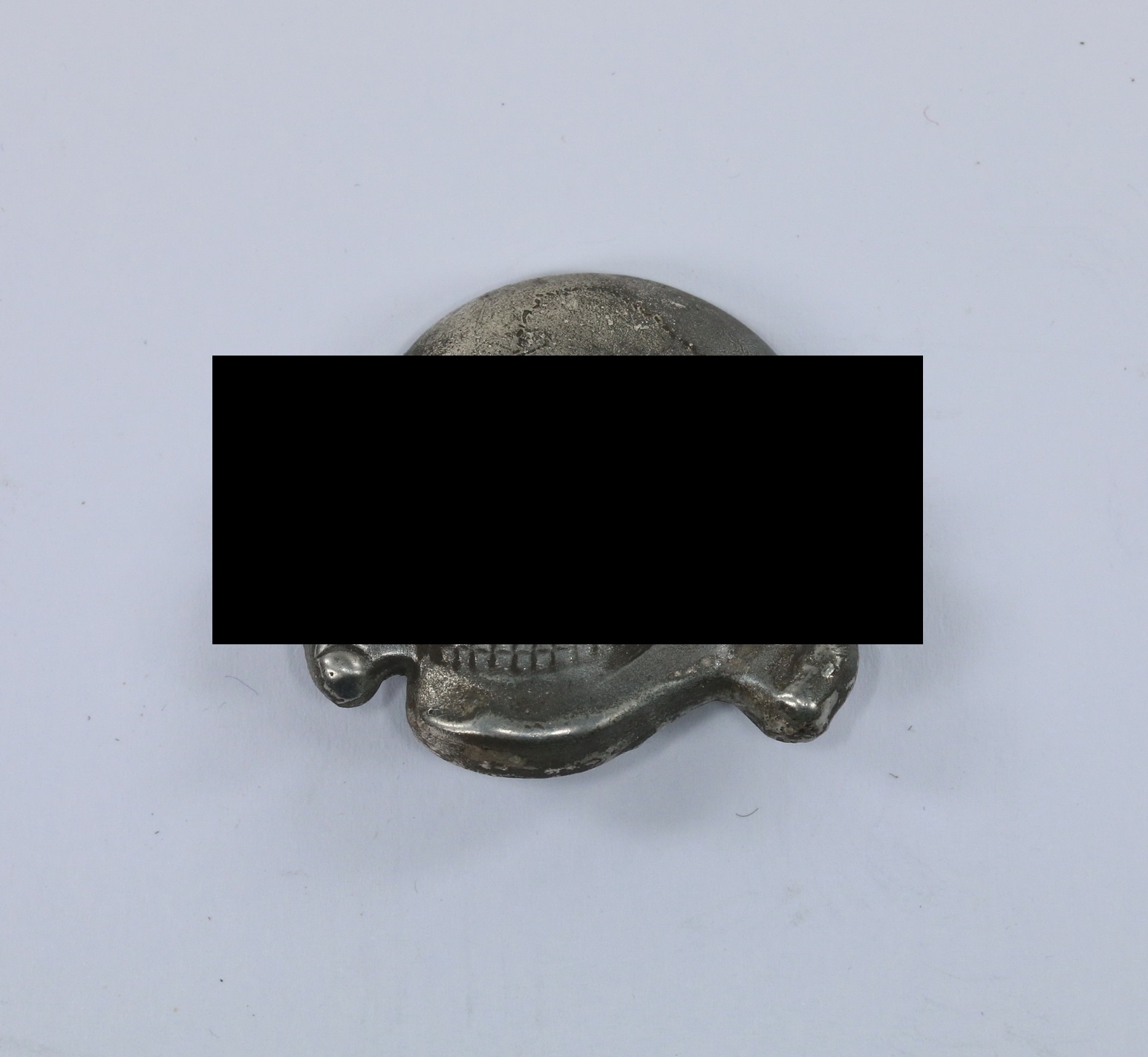 original_waffenss_totenkopf_f_r_die_schirmm_tze_hersteller_rzm_m152_zink_1__1 Waffen-SS, Totenkopf für die Schirmmütze, Hst, RZM M1/52, Zink – Bild 1