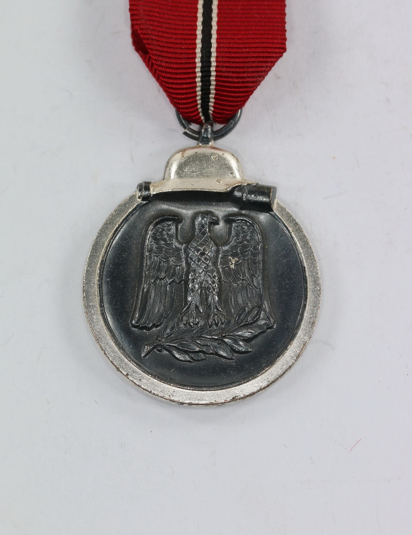 ostmedaille_ausf_hrung_1957_steinhauer_l_ck_militaria_berlin_1_ Eastern Front Medal, 1957 Pattern. Type Steinhauer & Lück. – Bild 1