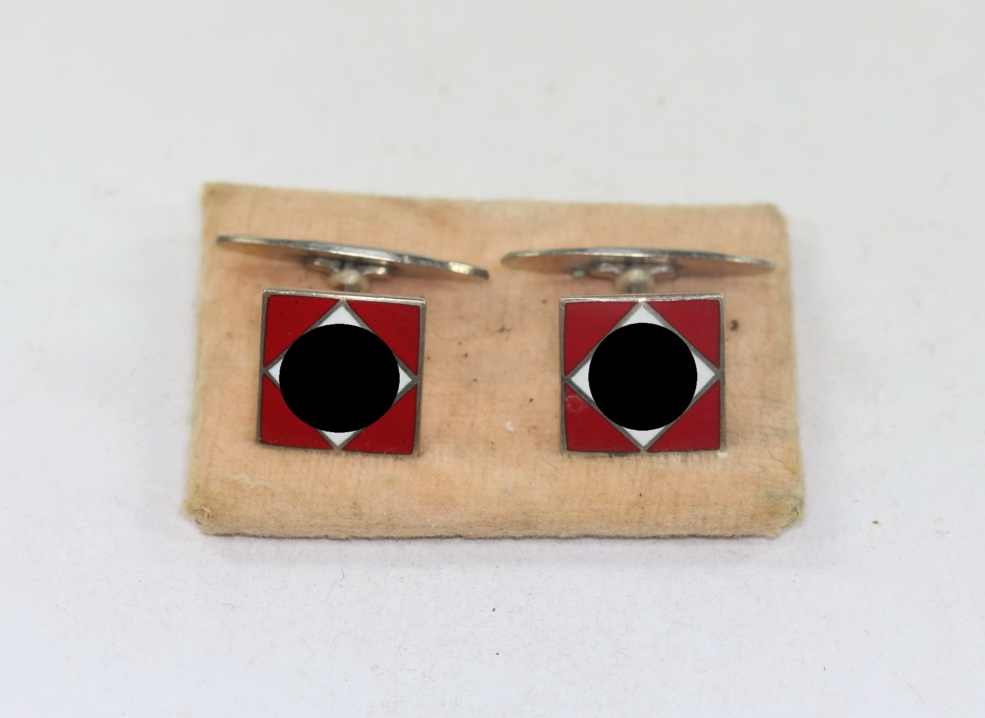 Pair of Cufflinks with Enamel Swastika. – Bild 1
