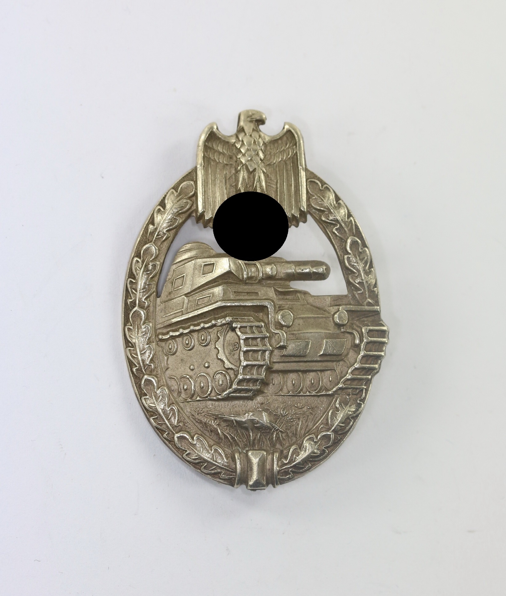 panzerkampfabzeichen_in_silber_juncker_neusilber_porsche_variante_1 Silver Panzer Assault Badge. Type Juncker, Variant 1.2.A. Silver Wash. – Bild 1