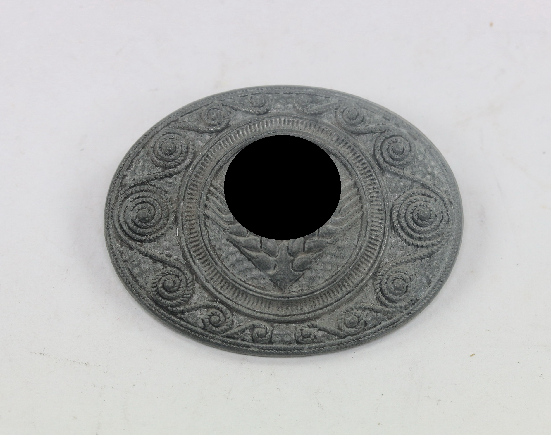 reichsarbeitsdienst_rad_erinnerungsbrosche_weiblche_jugend_hst Reichsarbeitsdienst (RAD), Erinnerungsbrosche weiblche Jugend, Hst. J.B.u.Co. (Julius Bauer & Co. Zella Mehlis) – Bild 1