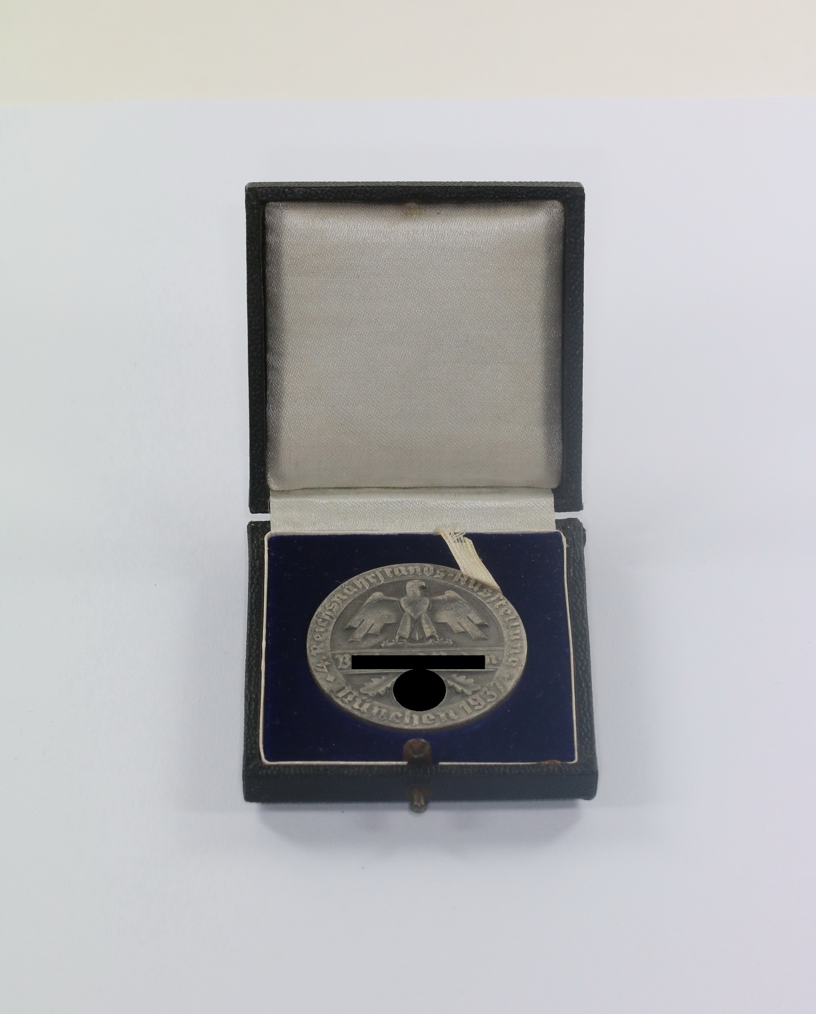 reichsn_hrstand_m_nchen_1937_blut_und_boden_tabak_im_etui_1__1 Cased Table Medal Reichsnährstand, München 1937, Tobacco. – Bild 1